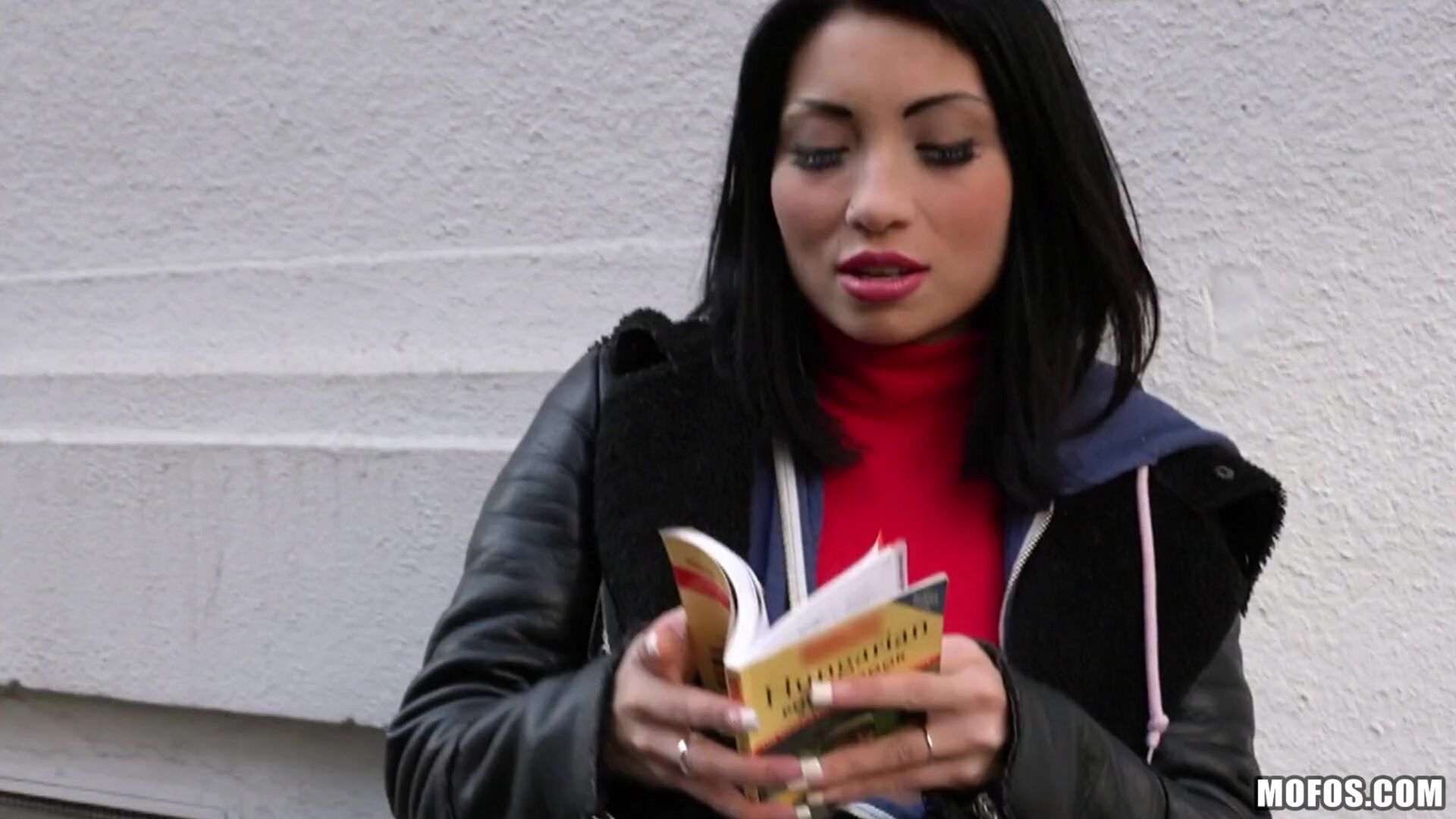 Naughty Tourist Sucks Dick for Cash