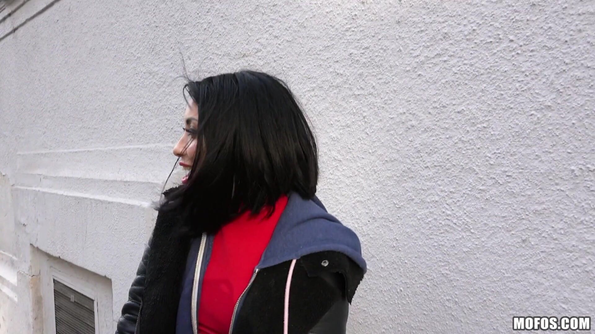 Naughty Tourist Sucks Dick for Cash