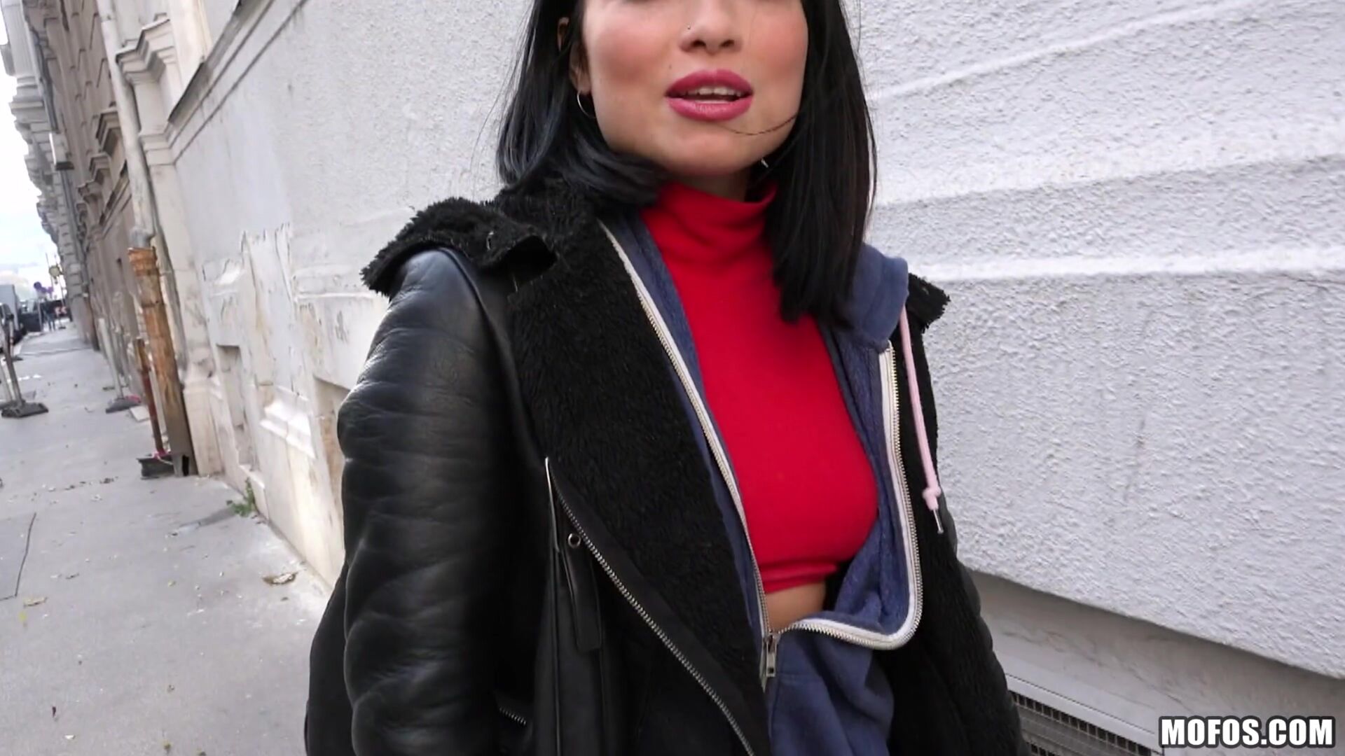 Naughty Tourist Sucks Dick for Cash