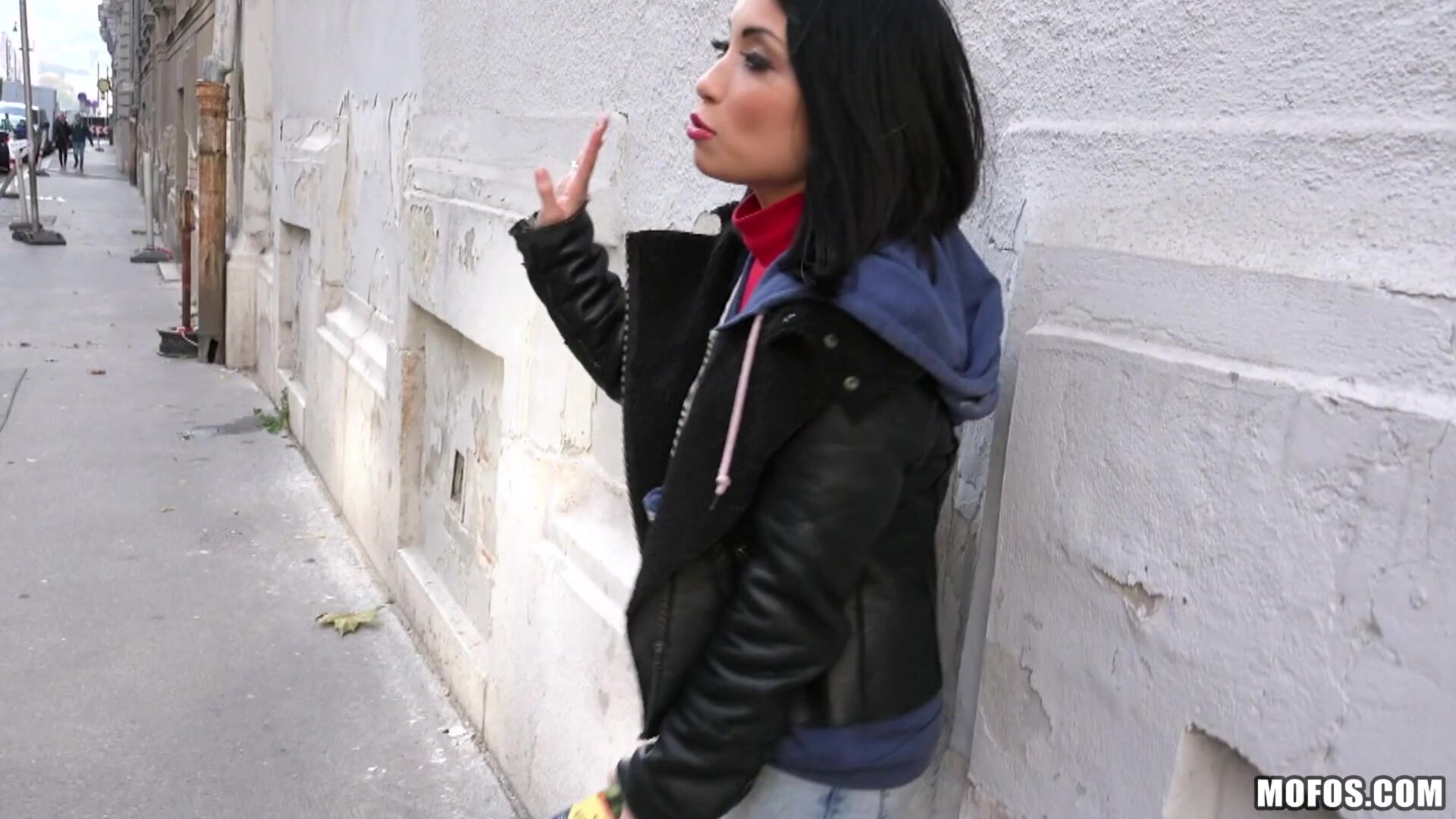 Naughty Tourist Sucks Dick for Cash