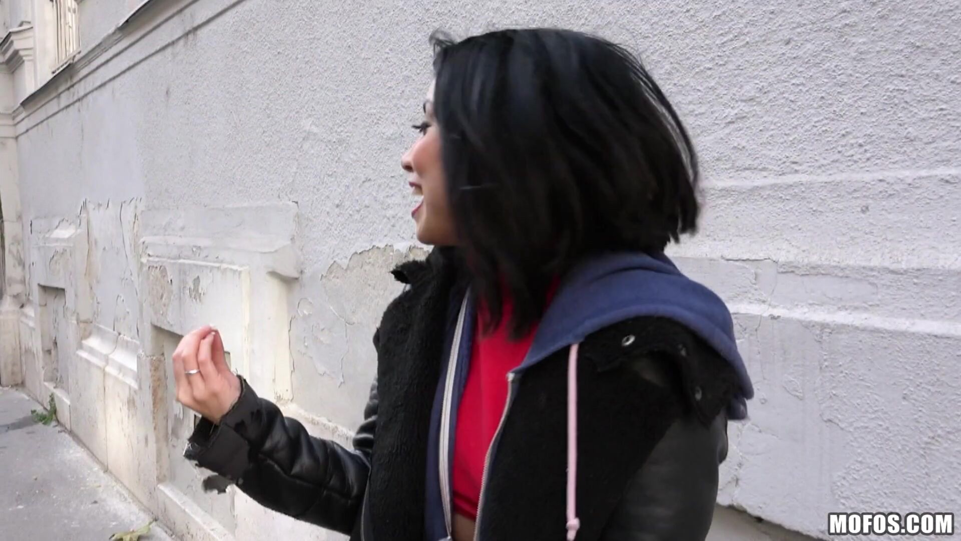 Naughty Tourist Sucks Dick for Cash