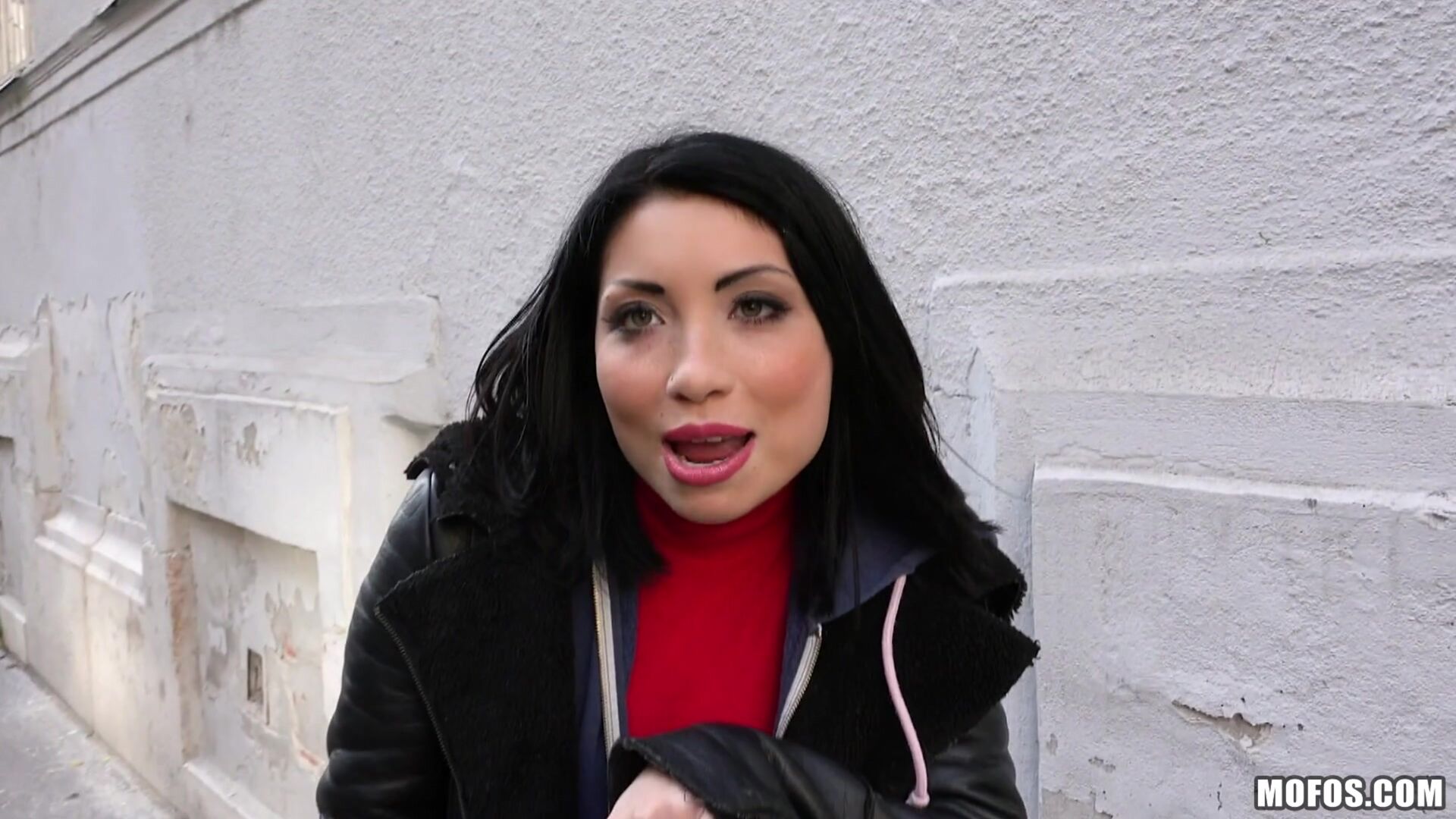 Naughty Tourist Sucks Dick for Cash