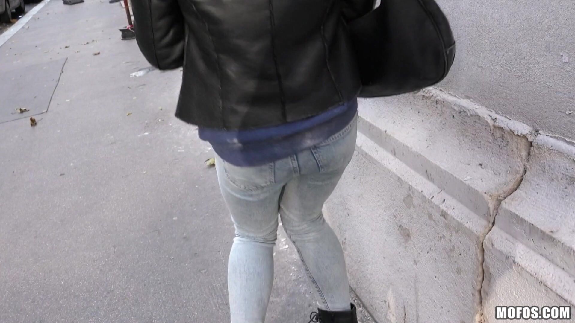 Naughty Tourist Sucks Dick for Cash