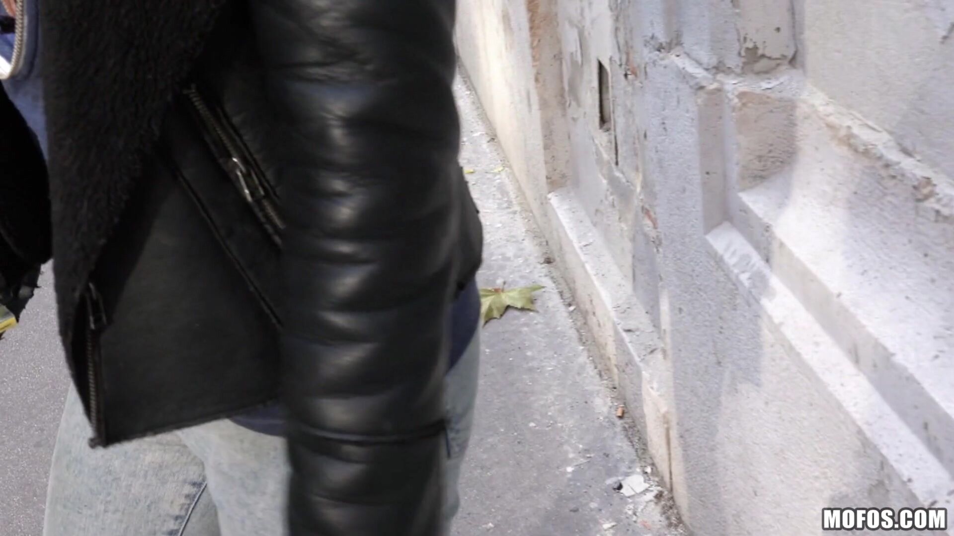 Naughty Tourist Sucks Dick for Cash