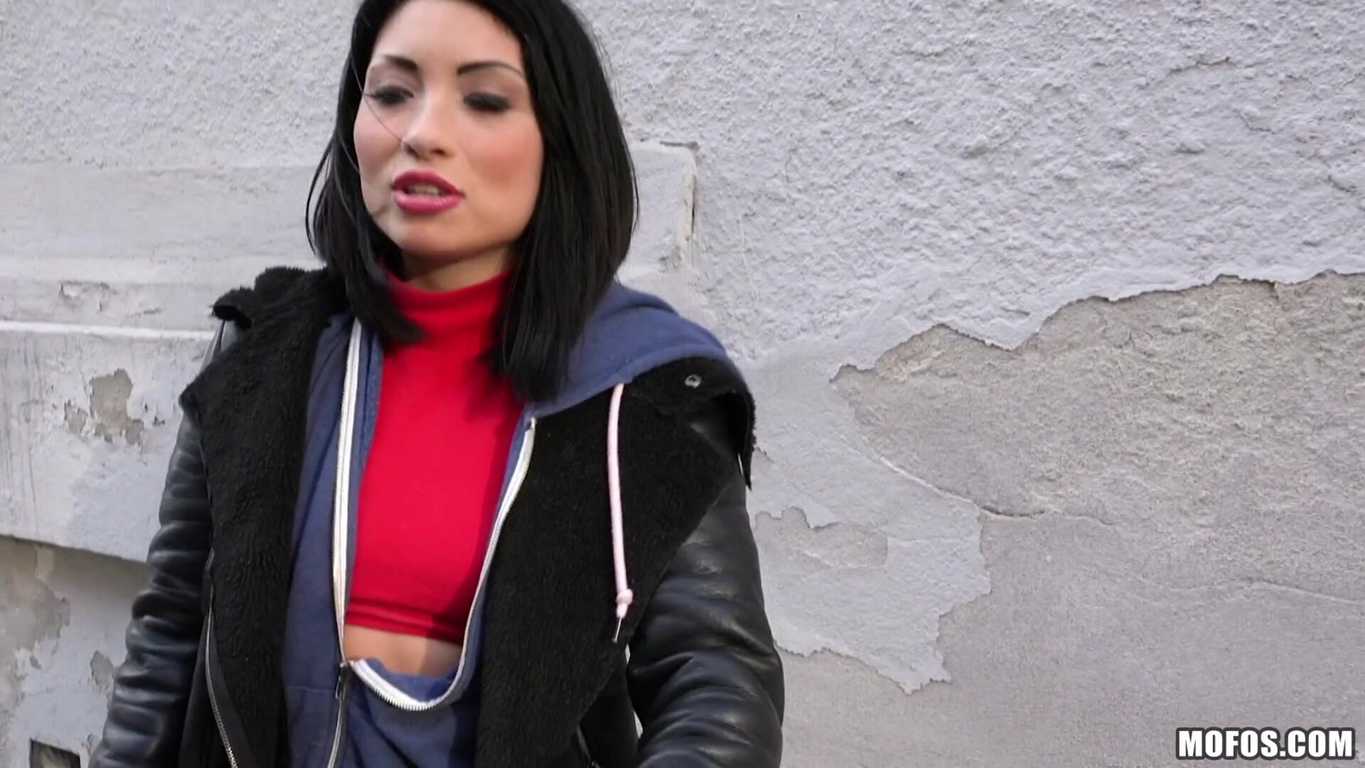 Naughty Tourist Sucks Dick for Cash