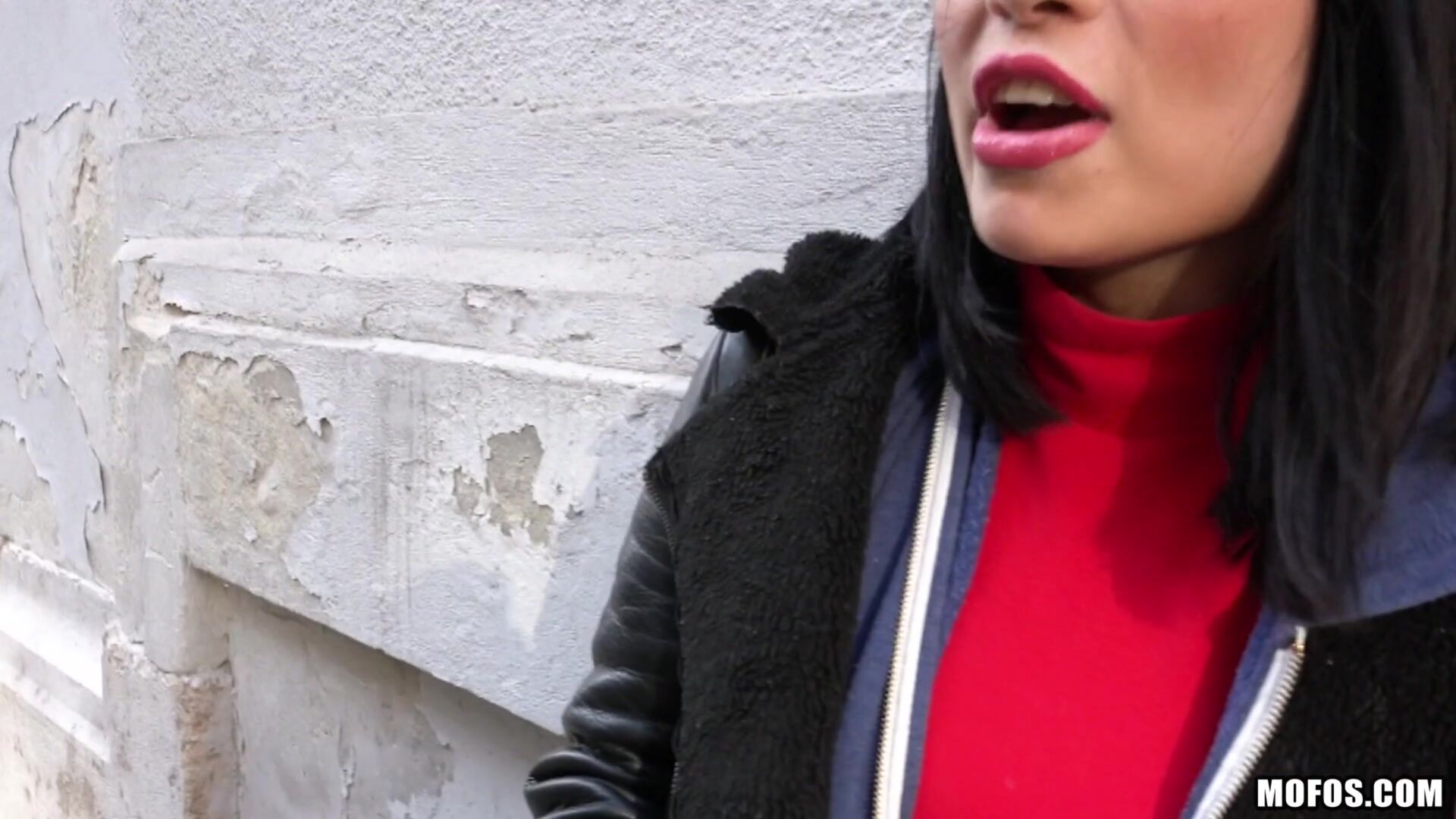 Naughty Tourist Sucks Dick for Cash