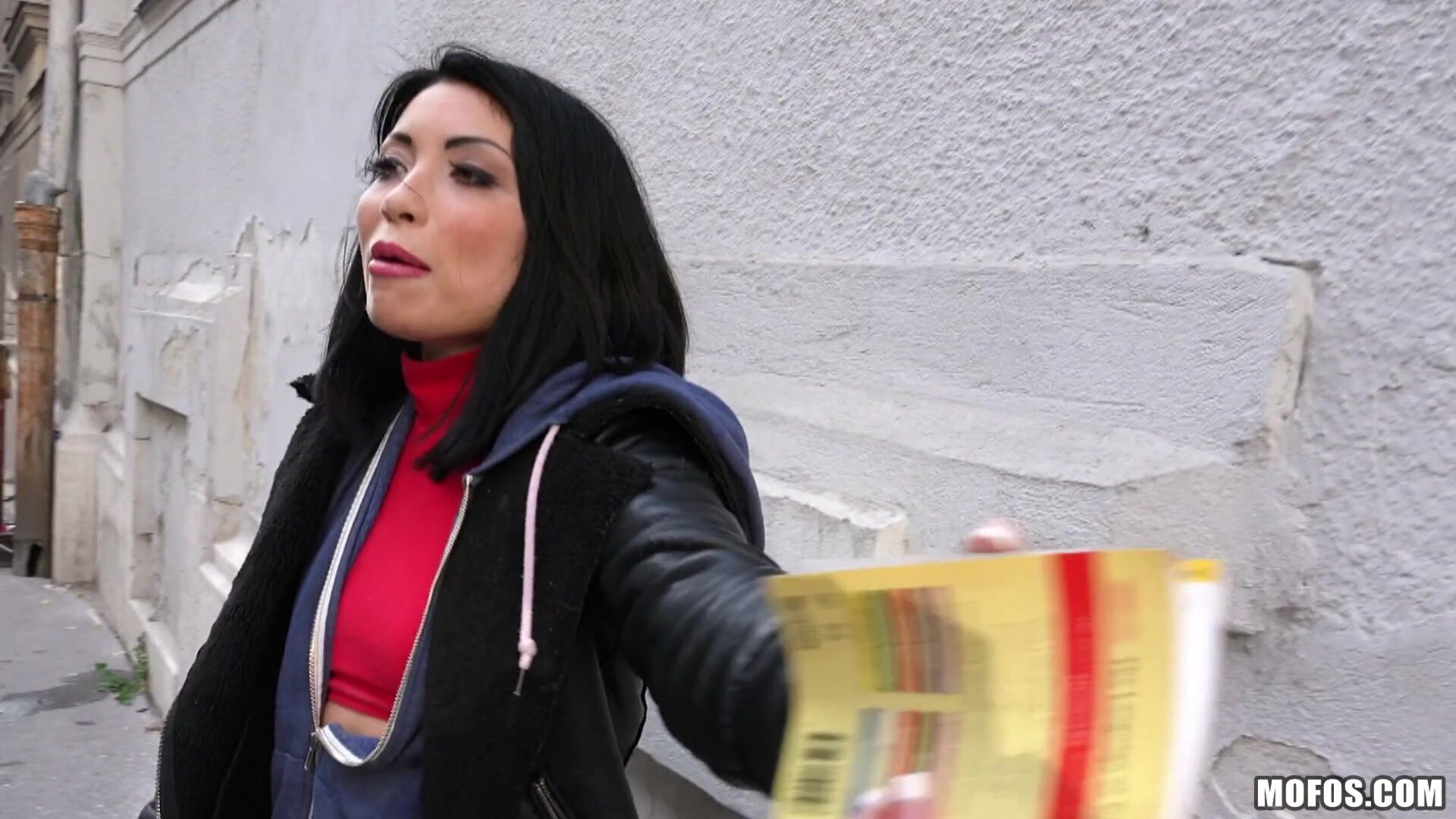 Naughty Tourist Sucks Dick for Cash