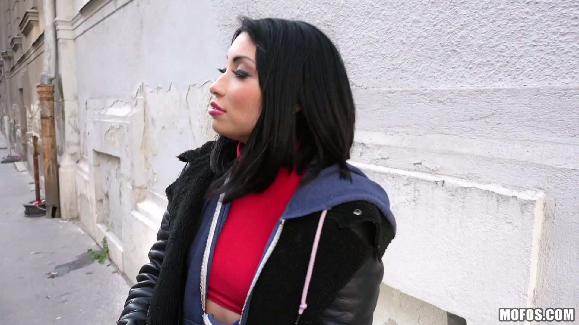 Naughty Tourist Sucks Dick for Cash