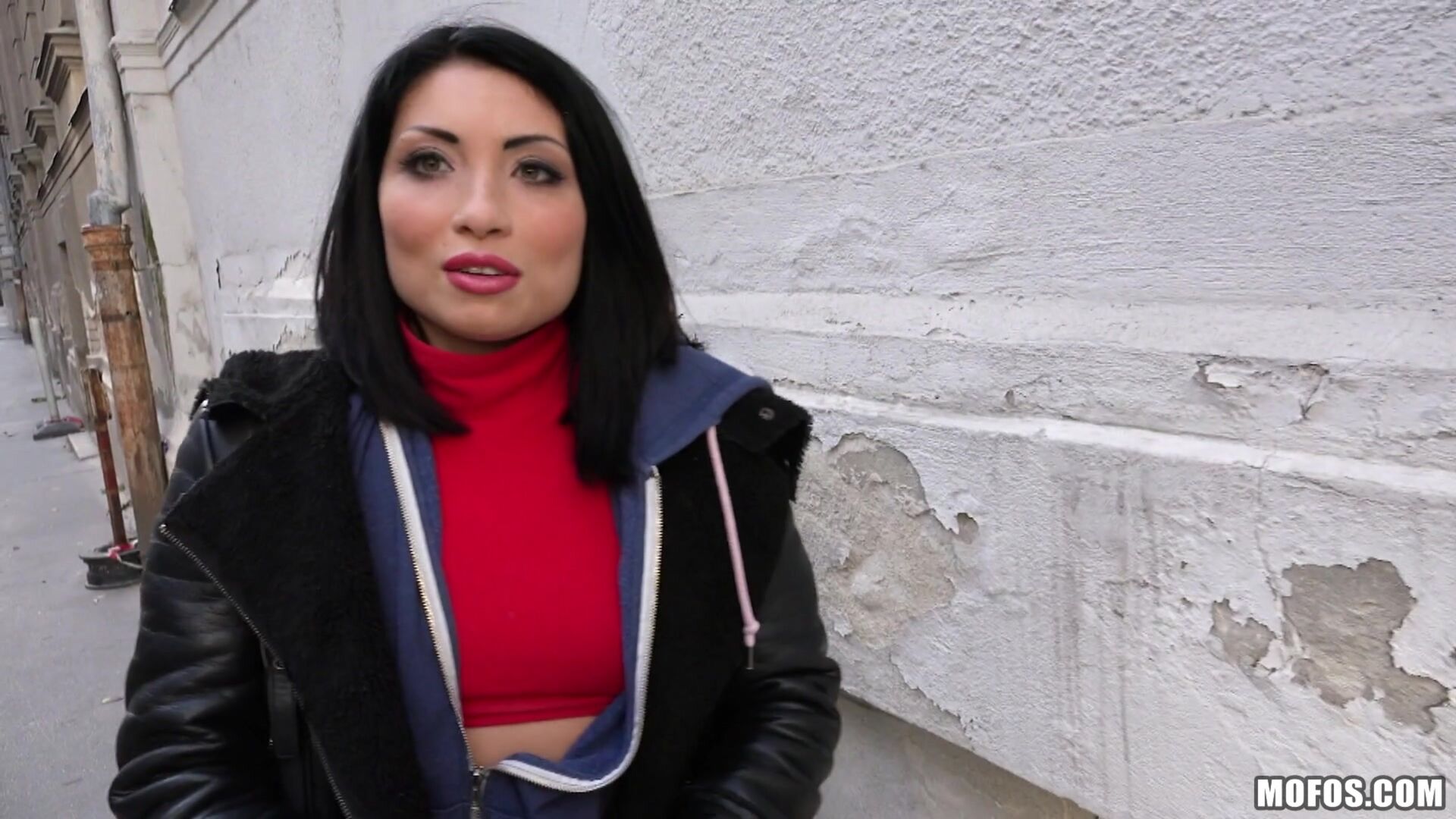 Naughty Tourist Sucks Dick for Cash