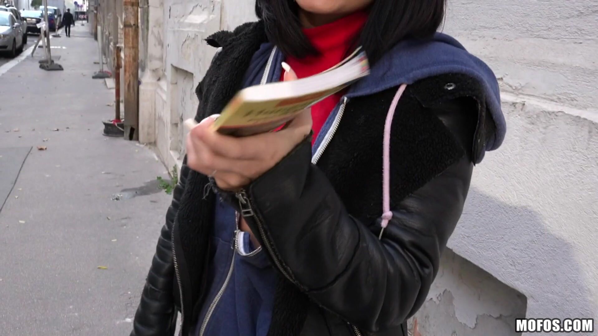 Naughty Tourist Sucks Dick for Cash