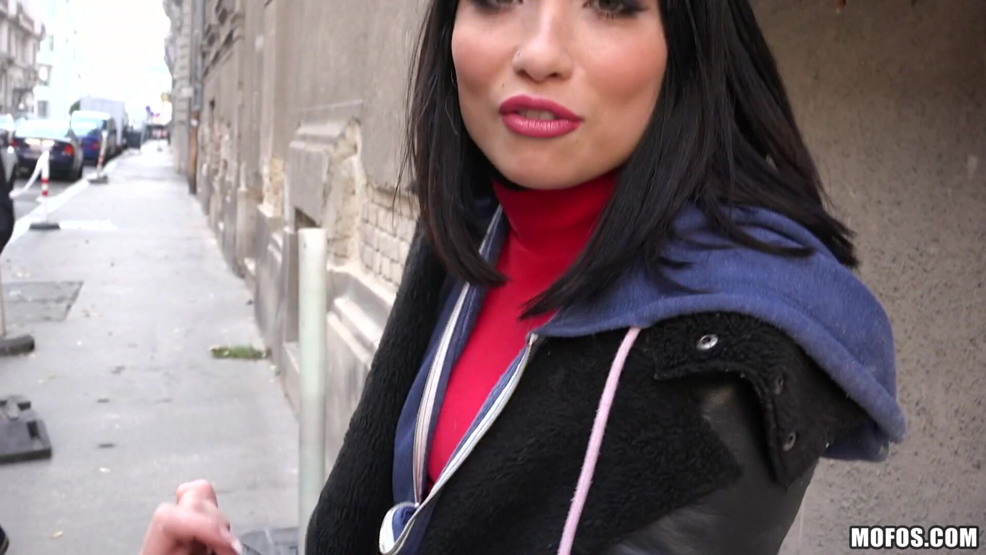 Naughty Tourist Sucks Dick for Cash