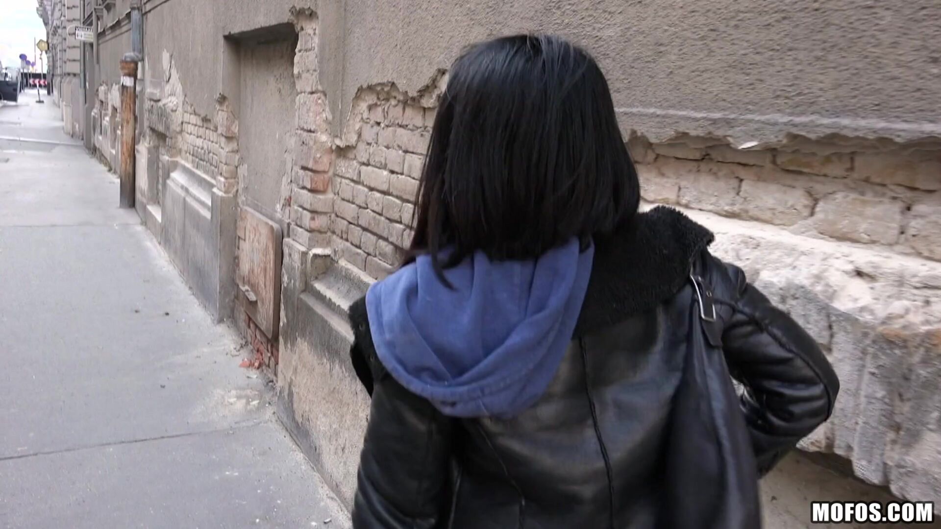 Naughty Tourist Sucks Dick for Cash