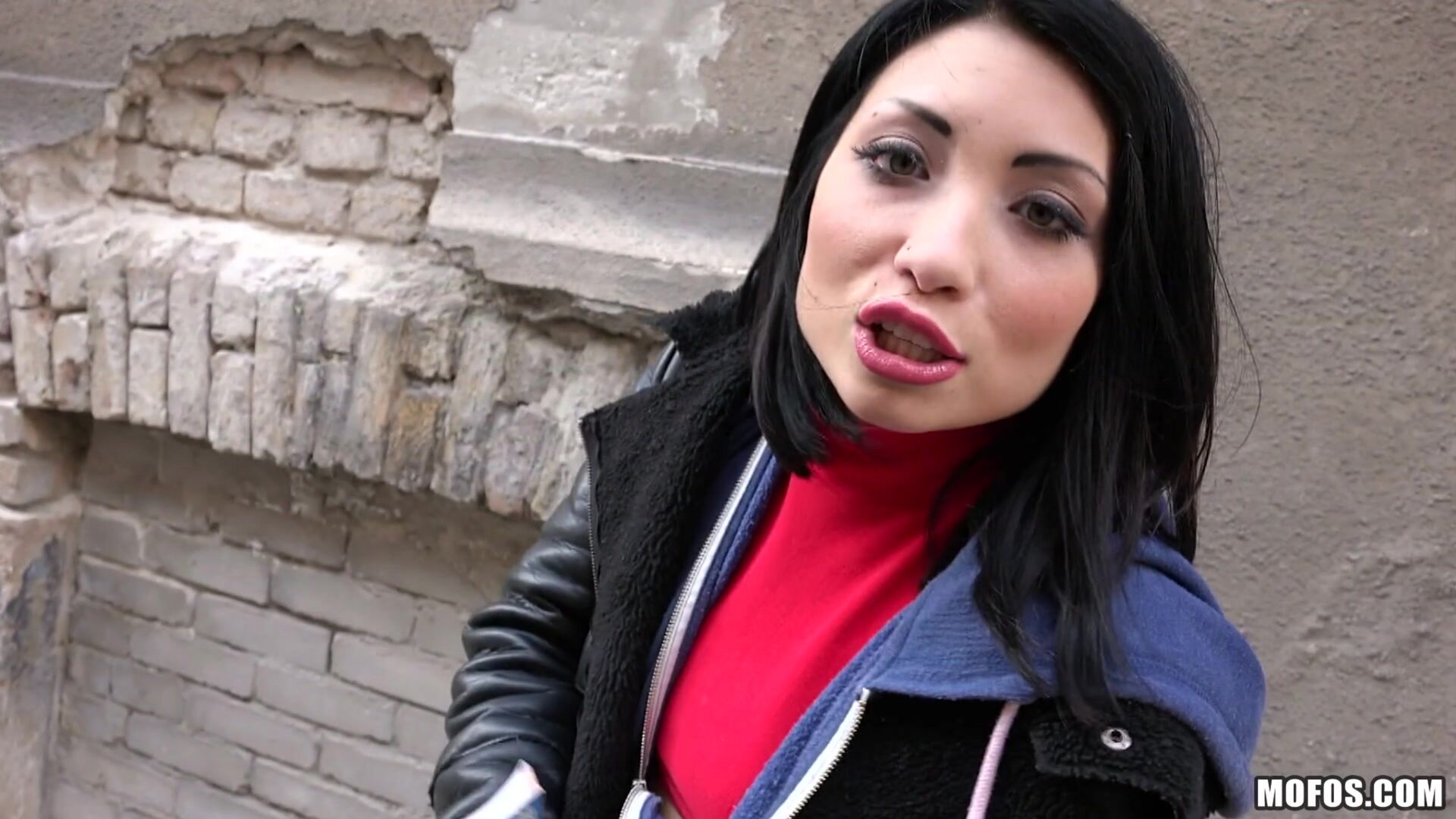 Naughty Tourist Sucks Dick for Cash