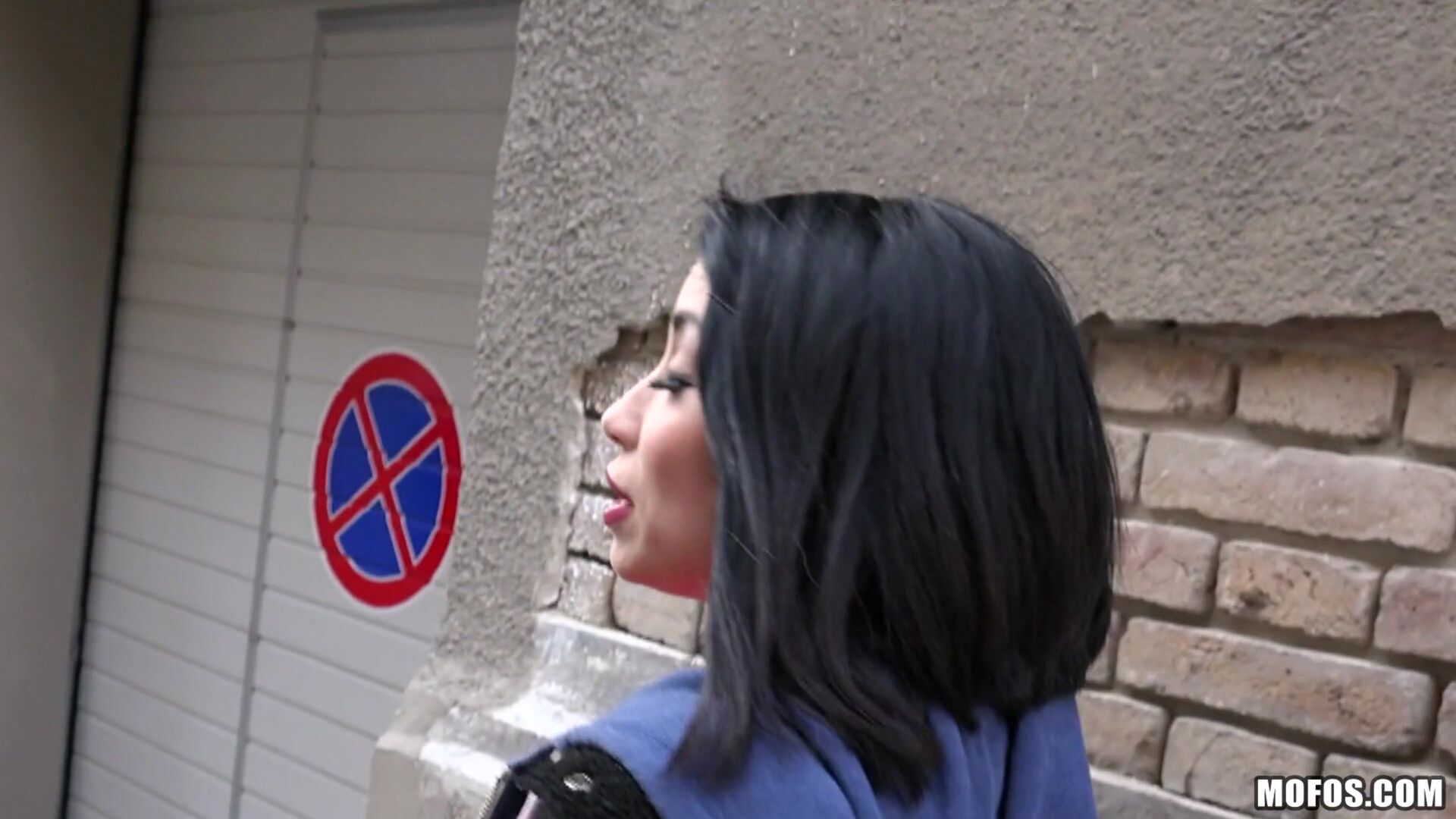 Naughty Tourist Sucks Dick for Cash