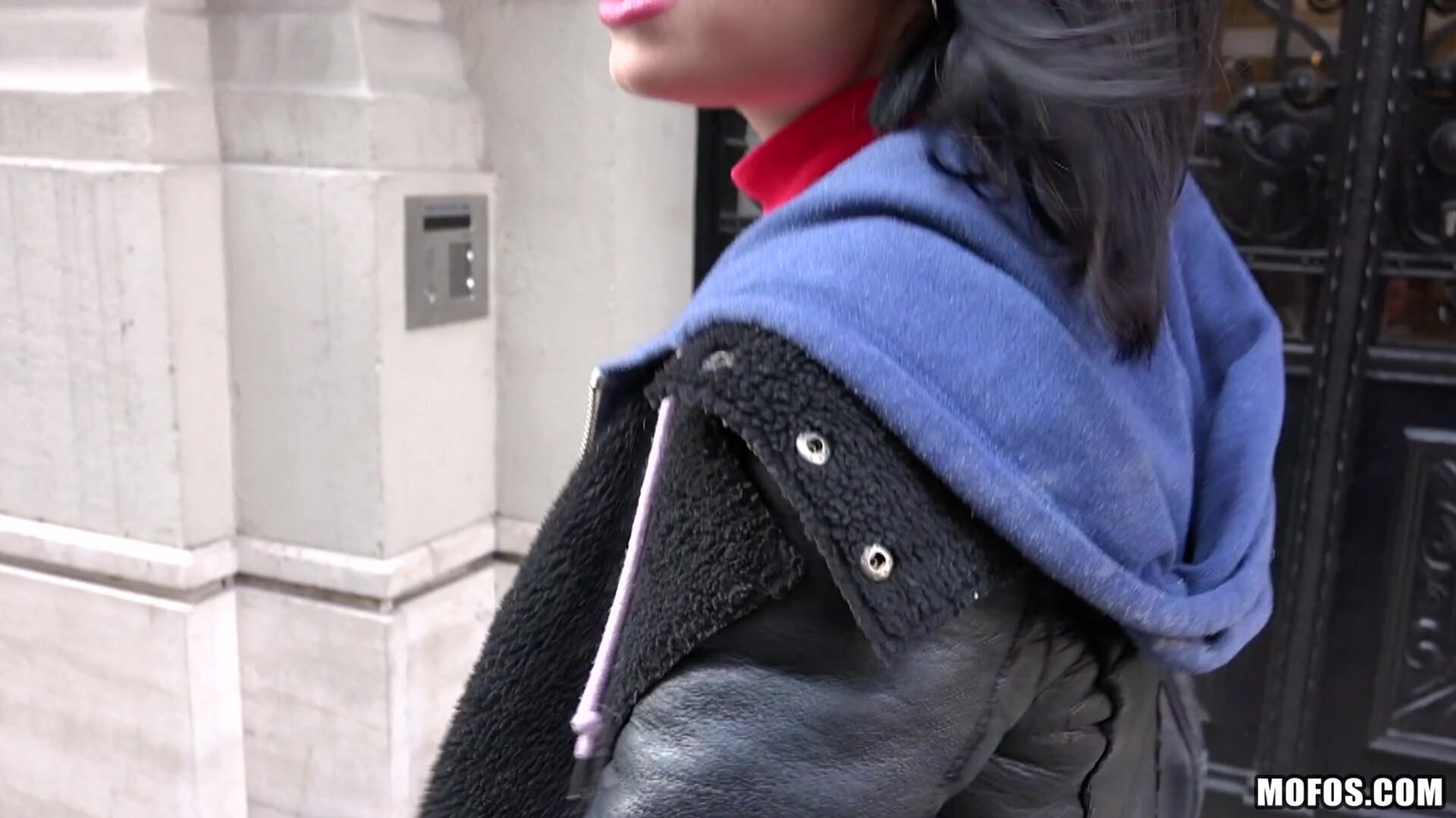 Naughty Tourist Sucks Dick for Cash