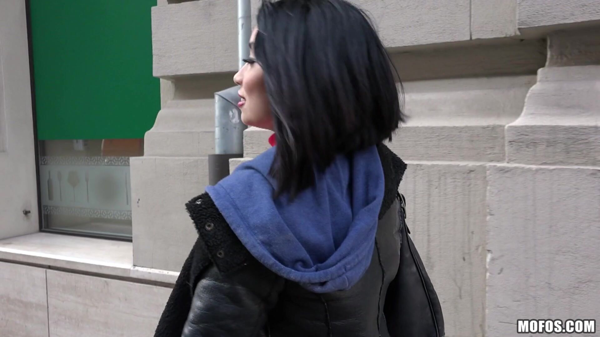 Naughty Tourist Sucks Dick for Cash