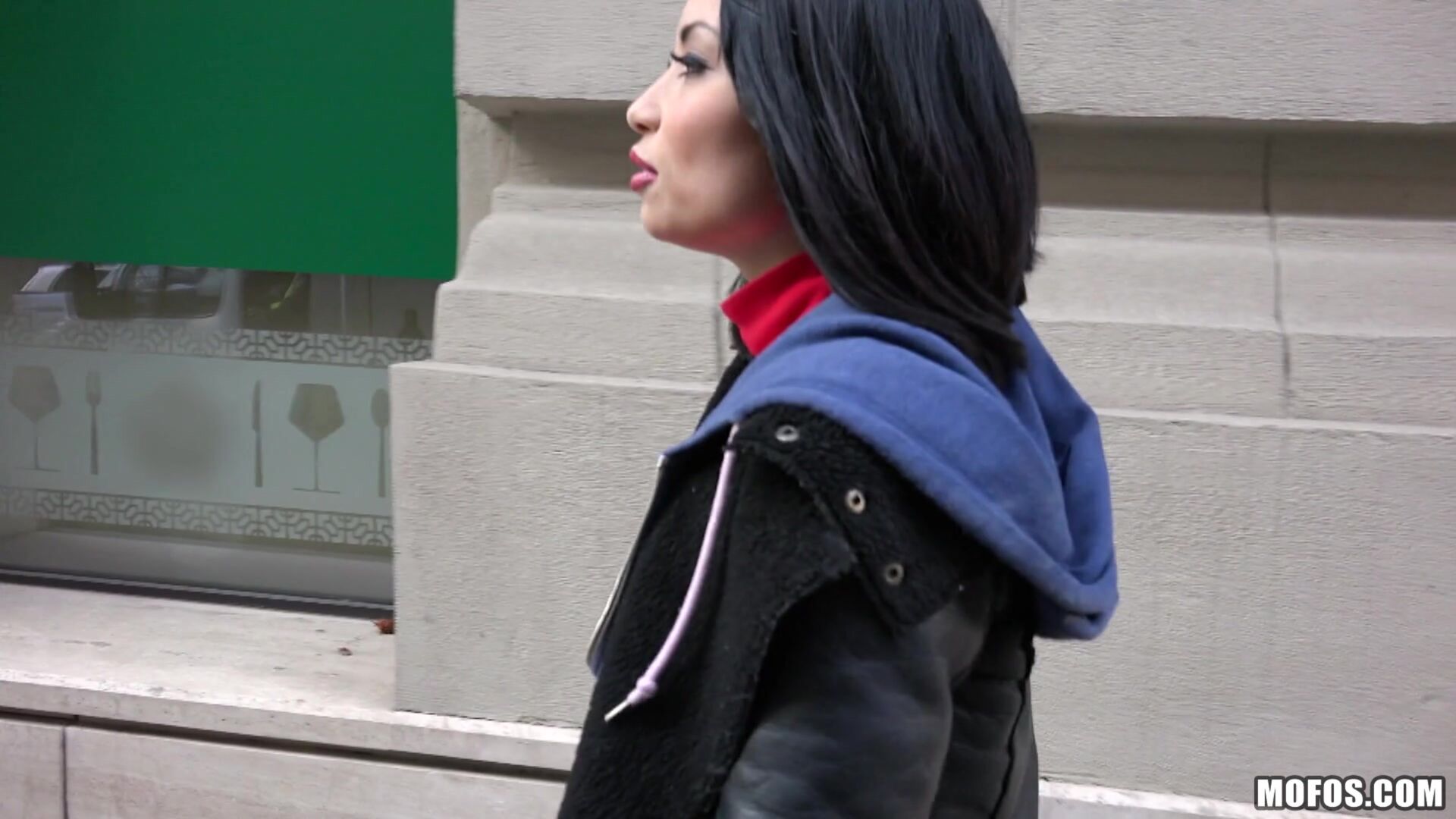 Naughty Tourist Sucks Dick for Cash