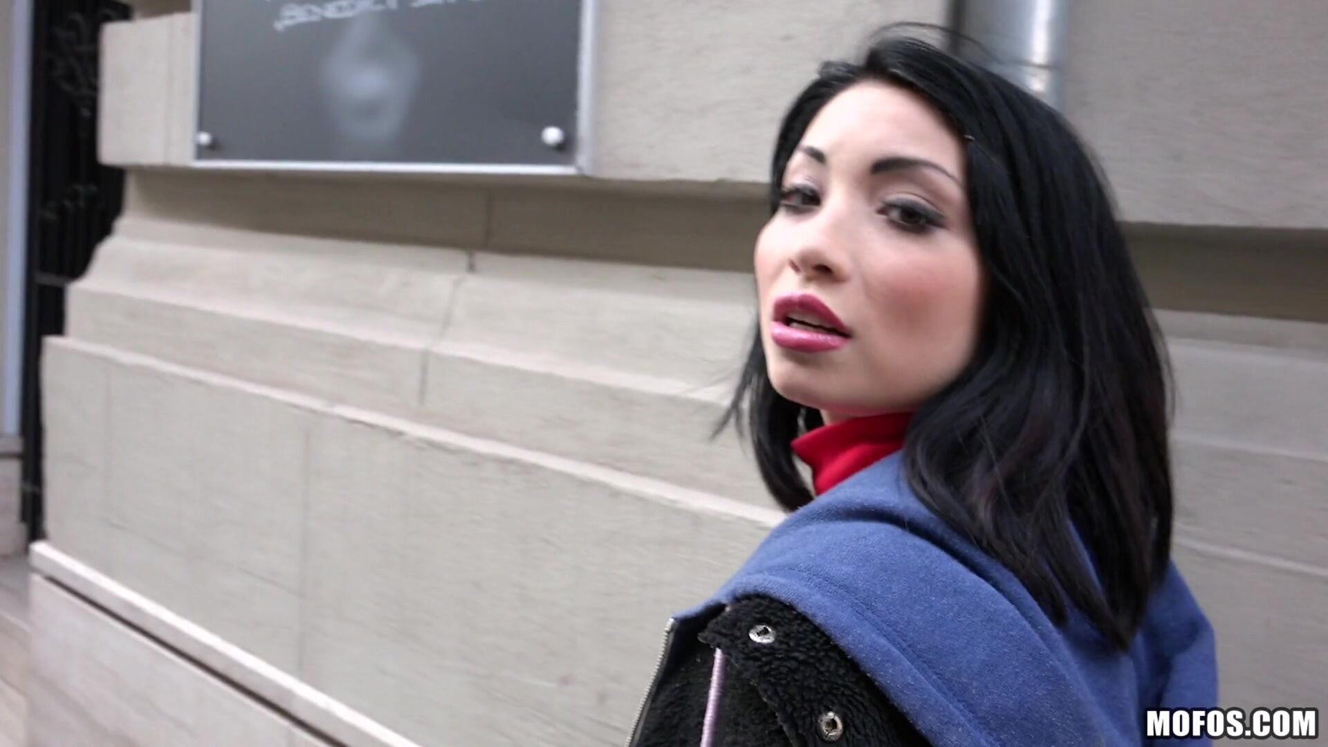 Naughty Tourist Sucks Dick for Cash