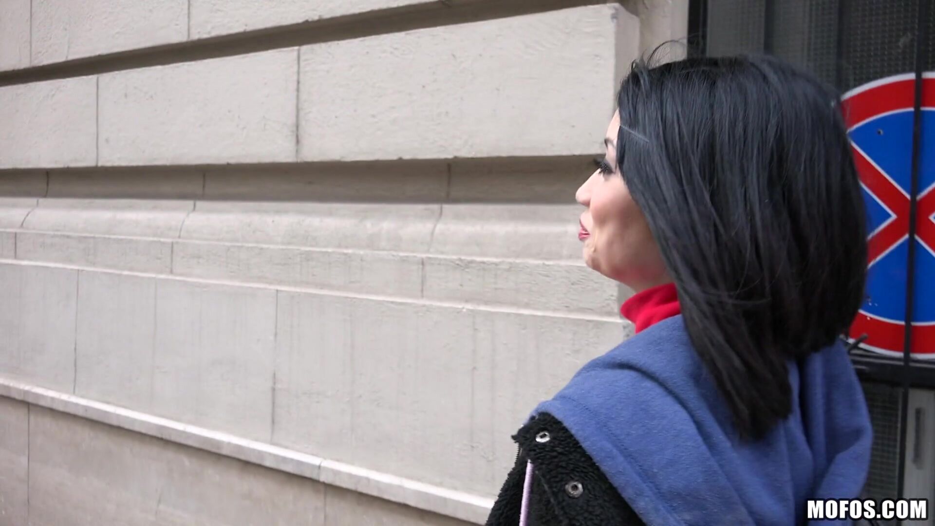 Naughty Tourist Sucks Dick for Cash