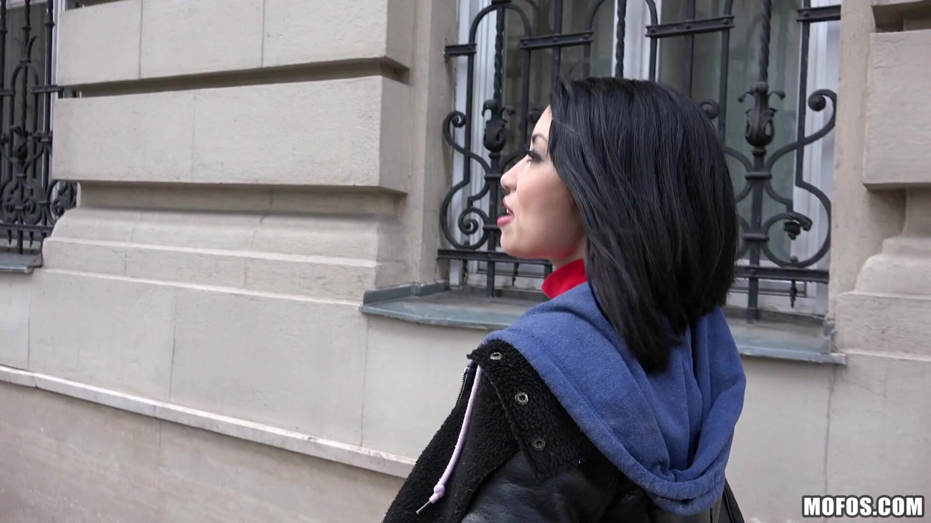 Naughty Tourist Sucks Dick for Cash