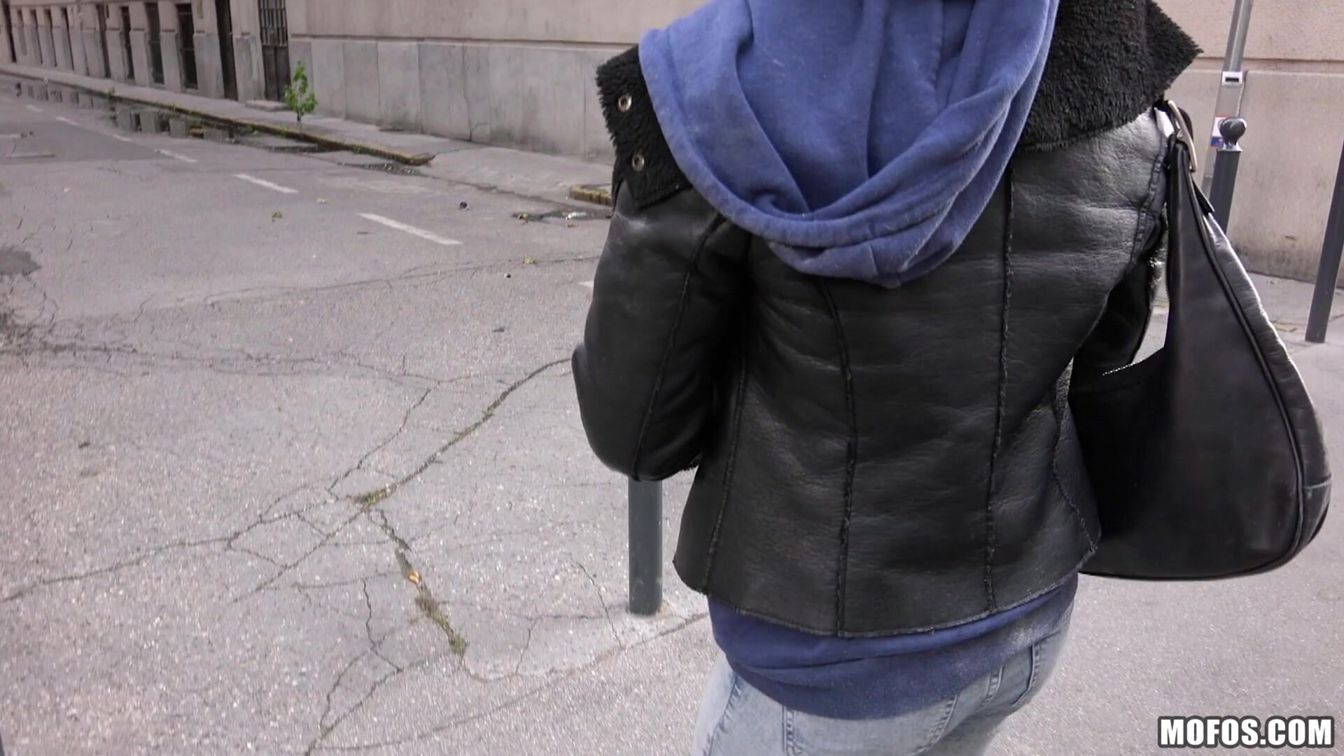 Naughty Tourist Sucks Dick for Cash