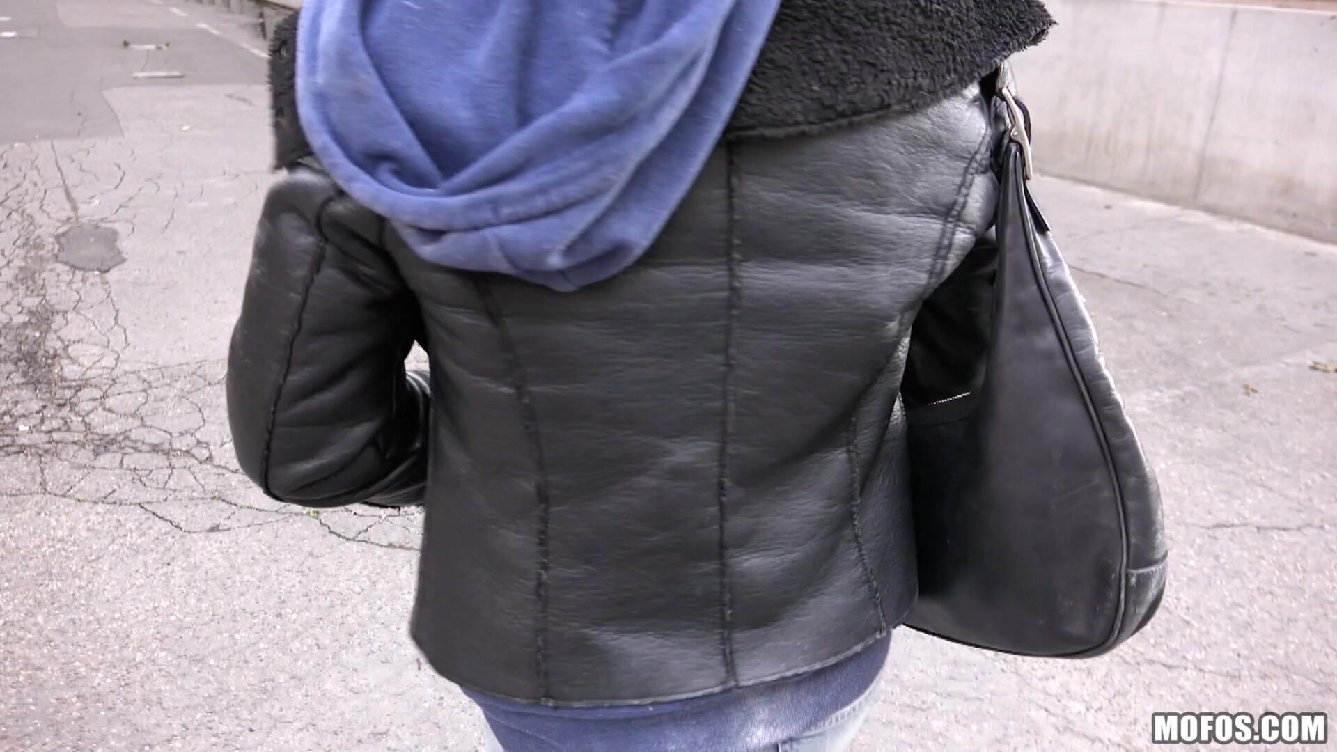 Naughty Tourist Sucks Dick for Cash