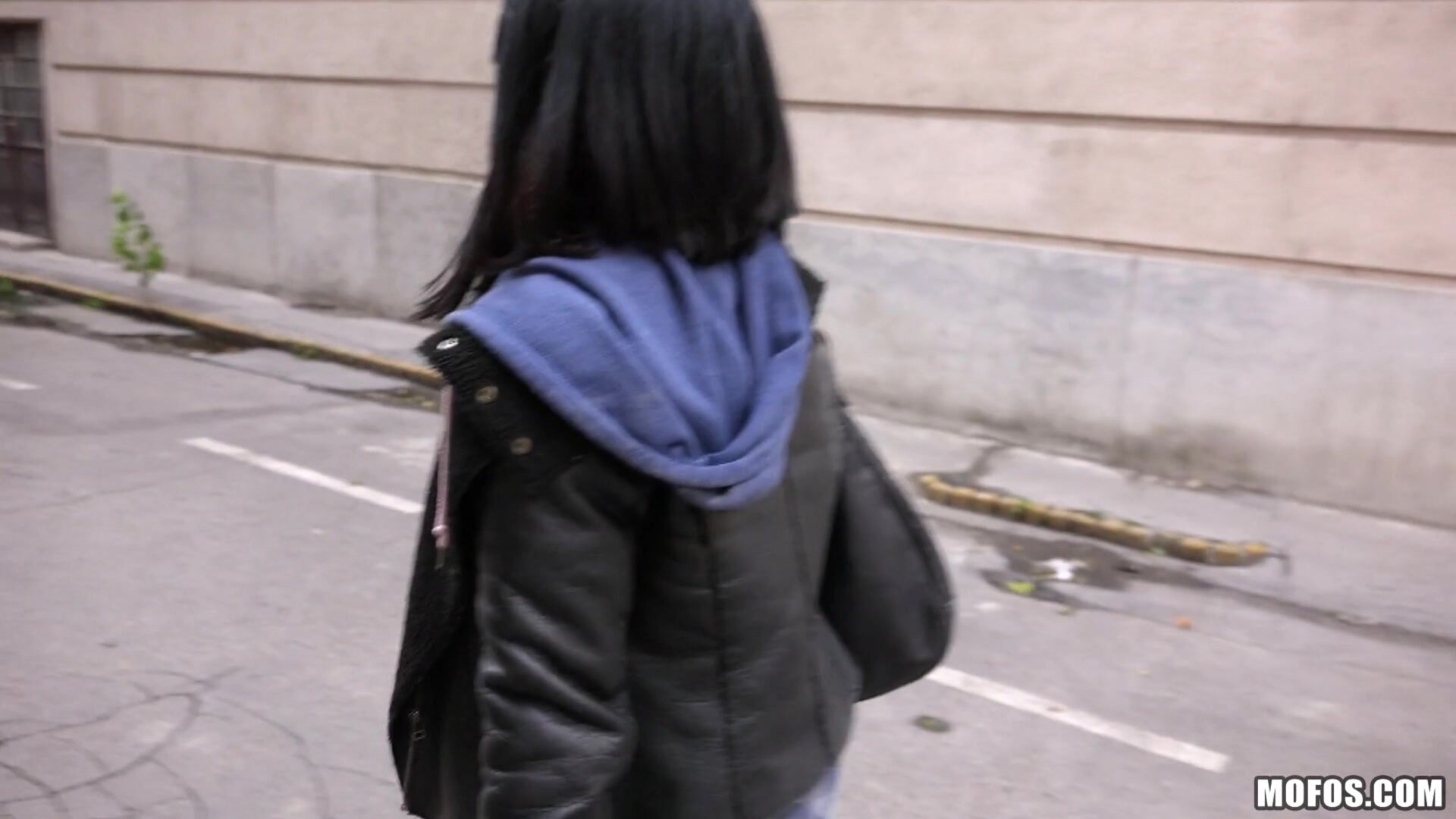 Naughty Tourist Sucks Dick for Cash