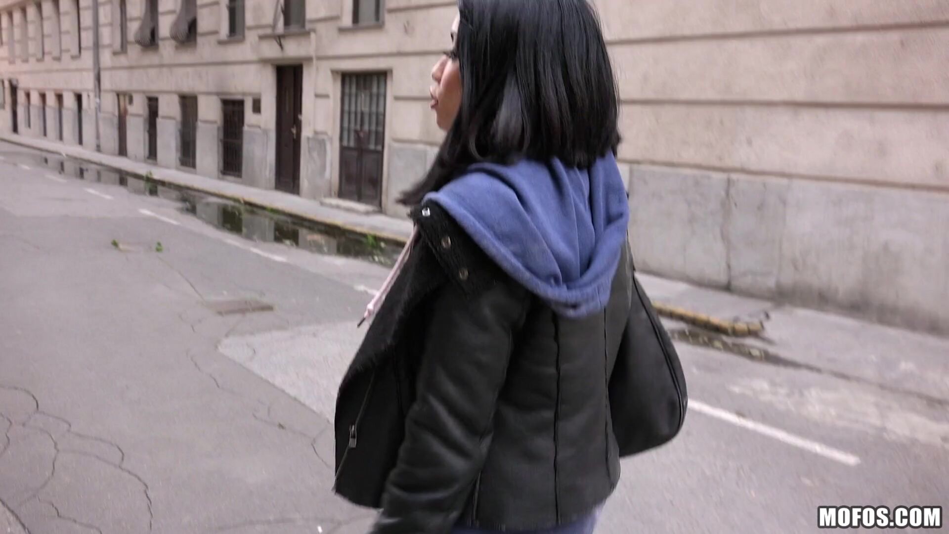 Naughty Tourist Sucks Dick for Cash