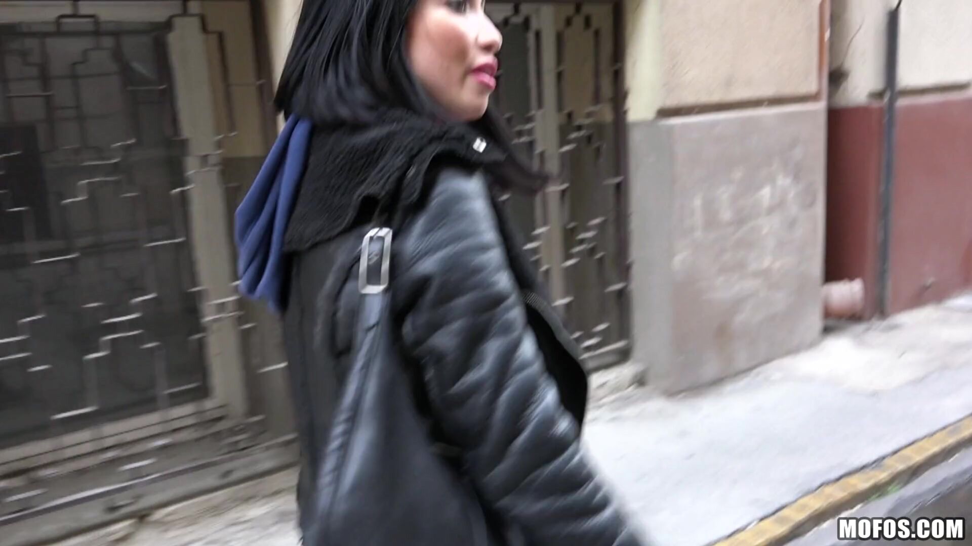 Naughty Tourist Sucks Dick for Cash