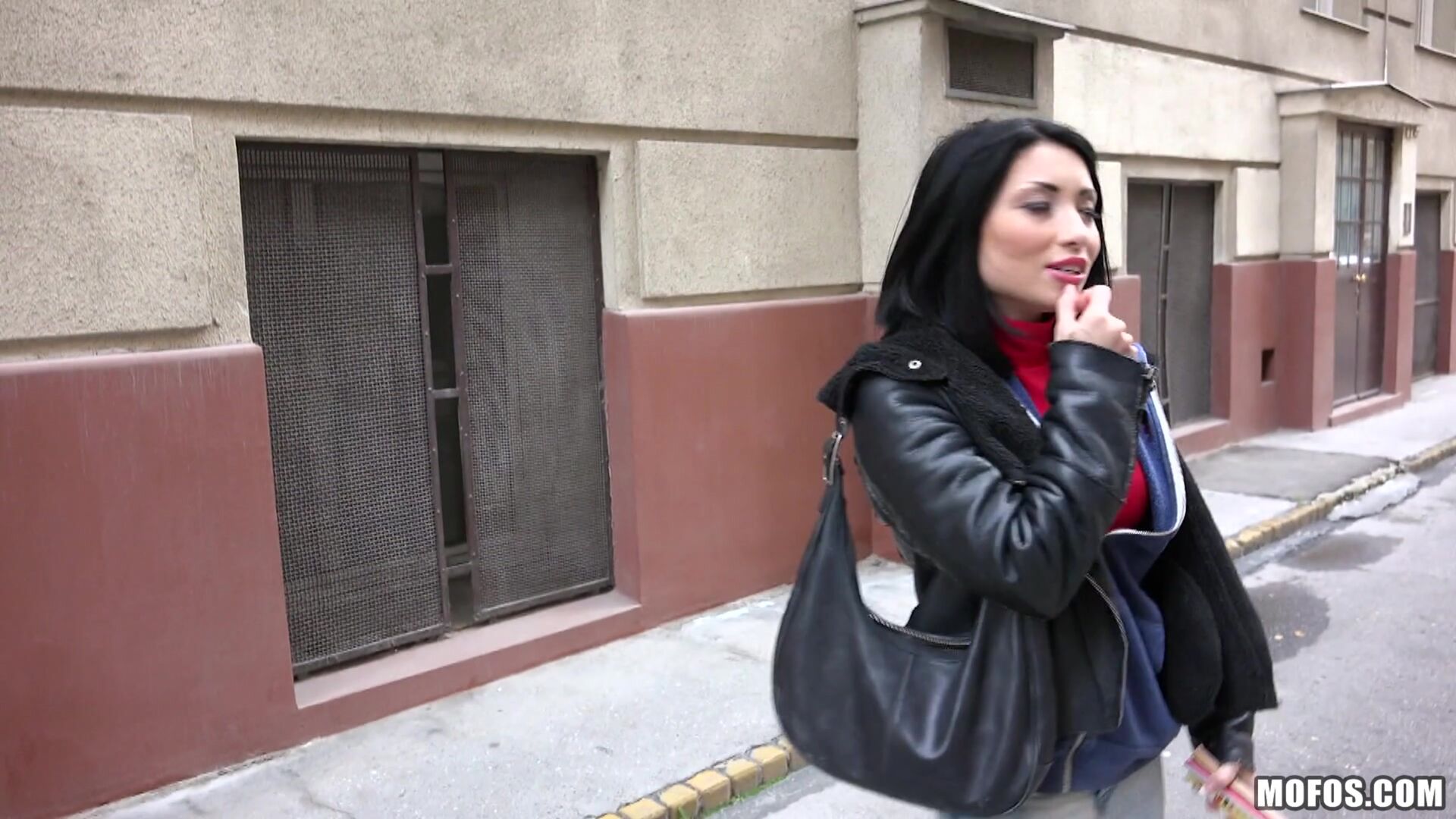 Naughty Tourist Sucks Dick for Cash