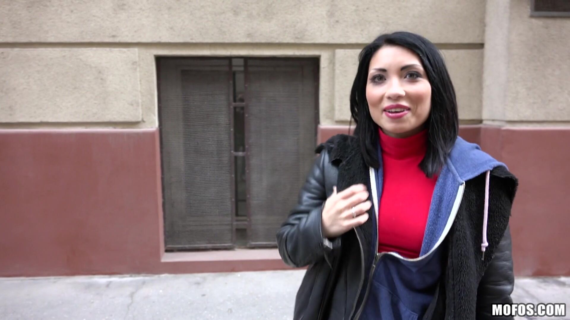 Naughty Tourist Sucks Dick for Cash