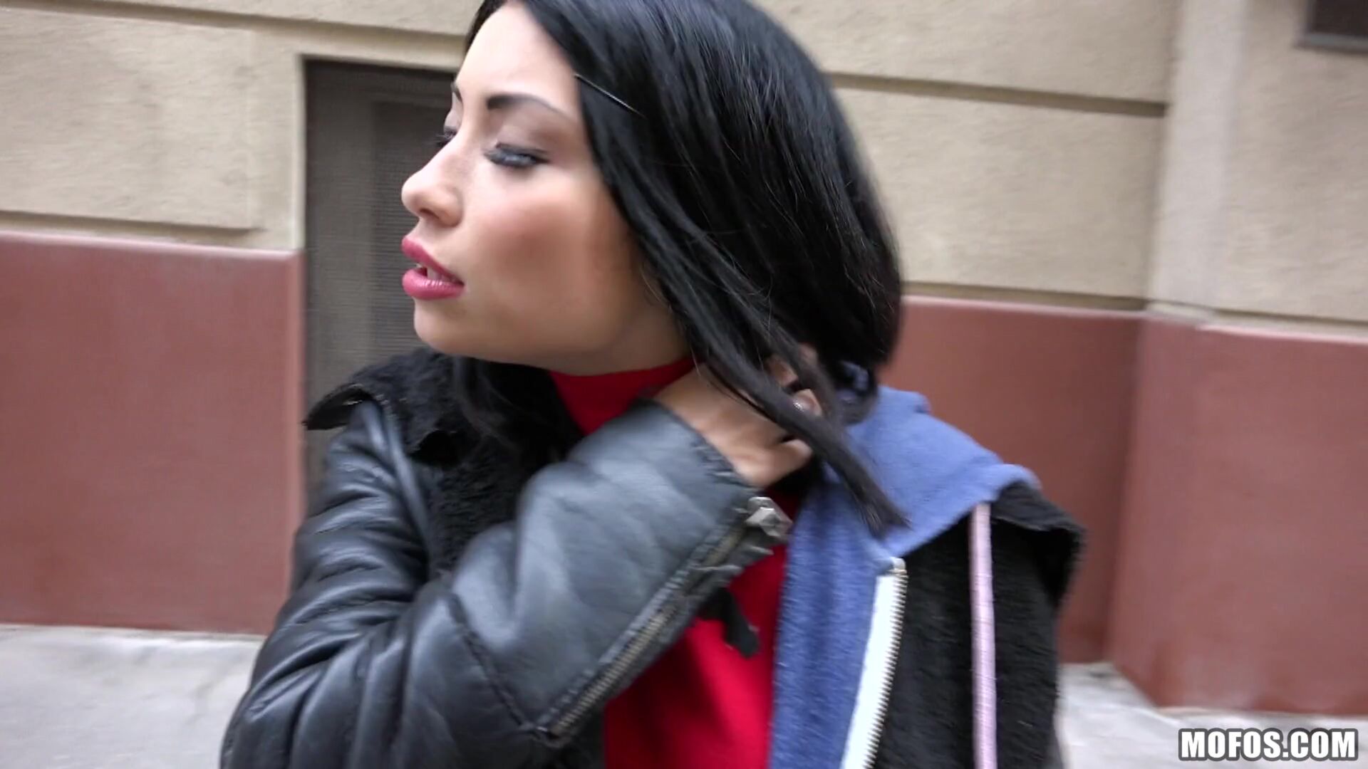 Naughty Tourist Sucks Dick for Cash