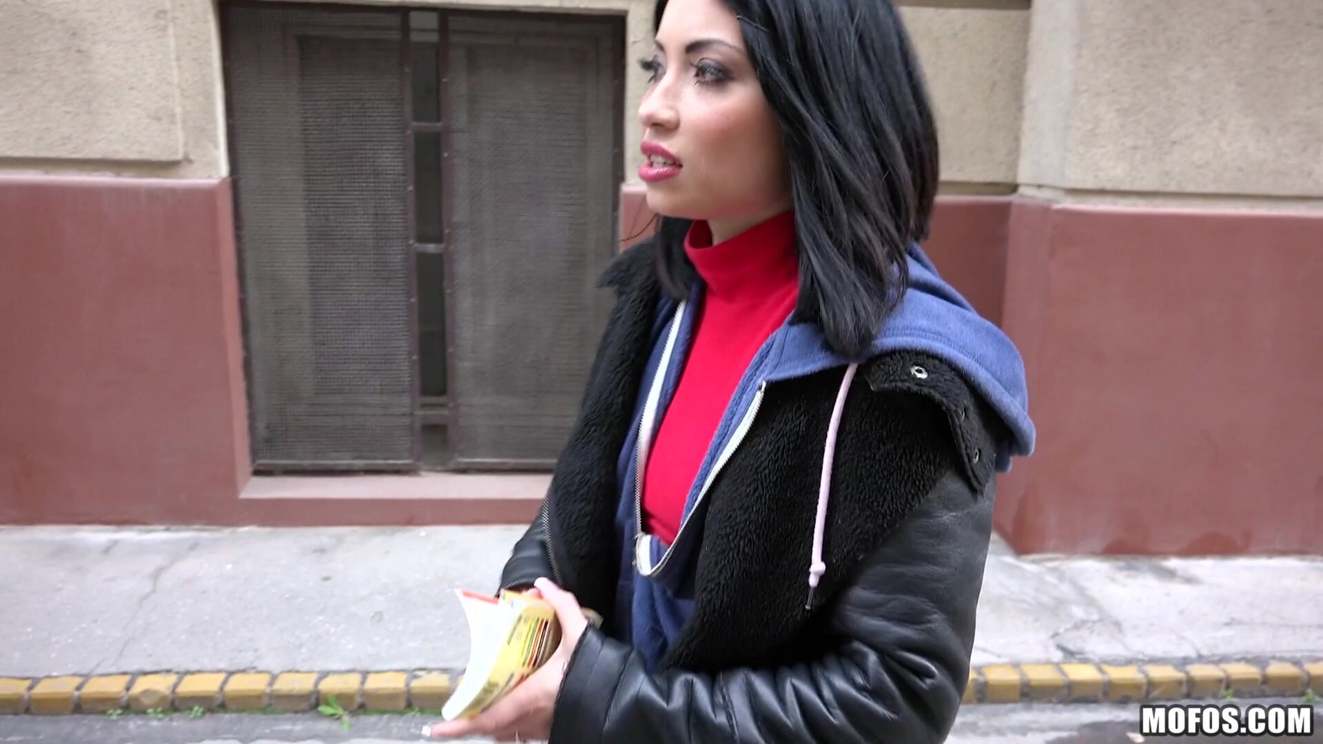 Naughty Tourist Sucks Dick for Cash