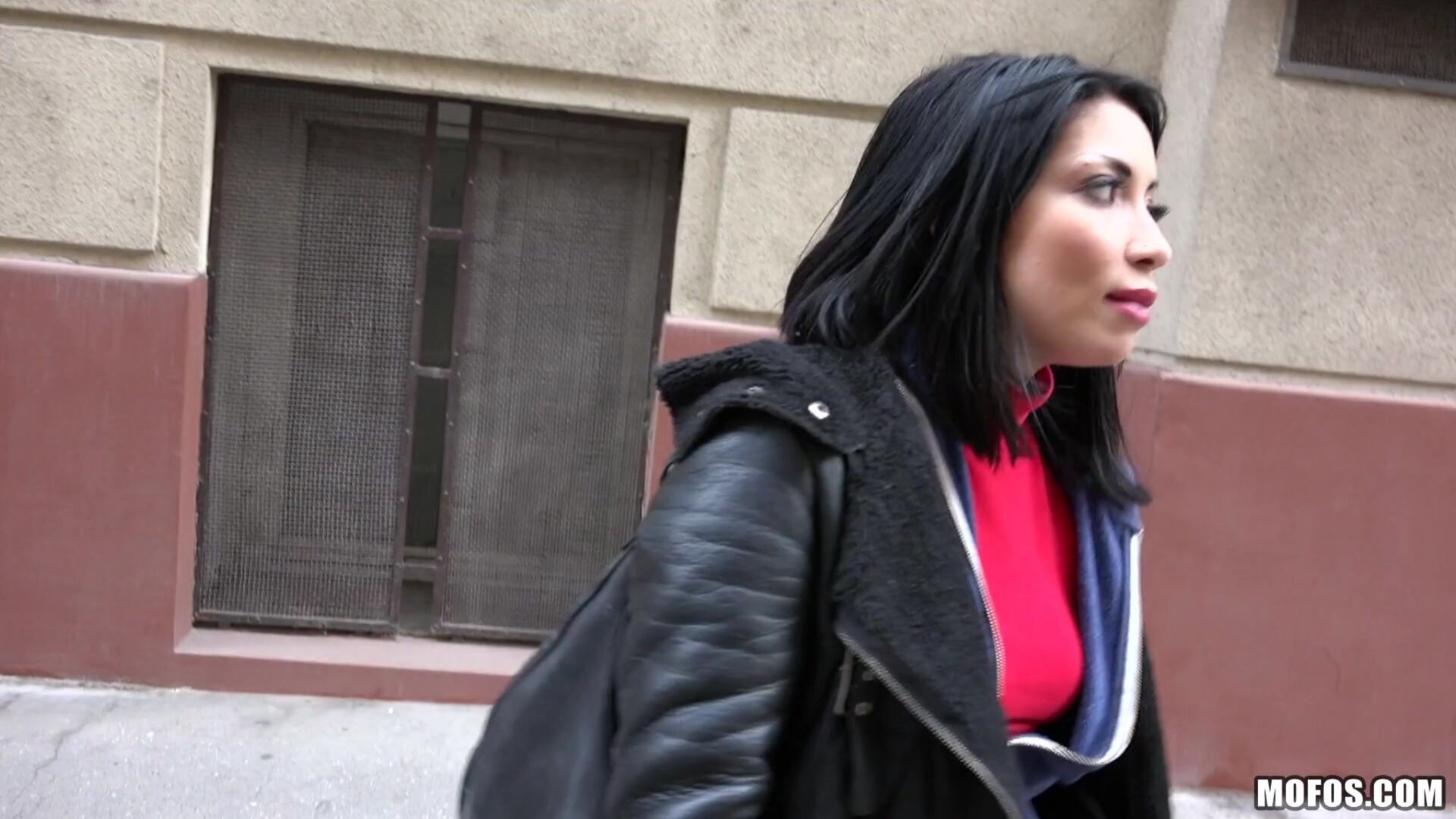 Naughty Tourist Sucks Dick for Cash