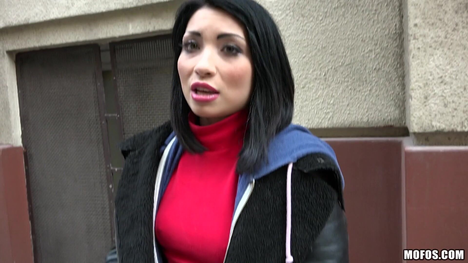 Naughty Tourist Sucks Dick for Cash