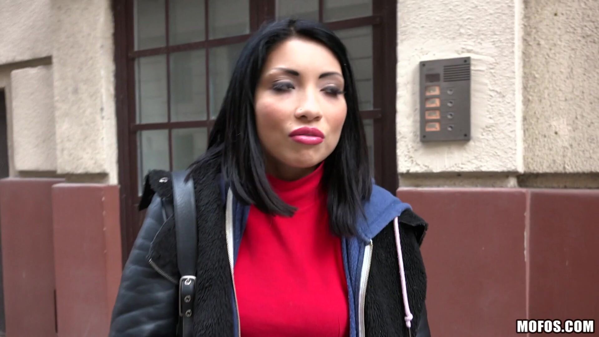 Naughty Tourist Sucks Dick for Cash