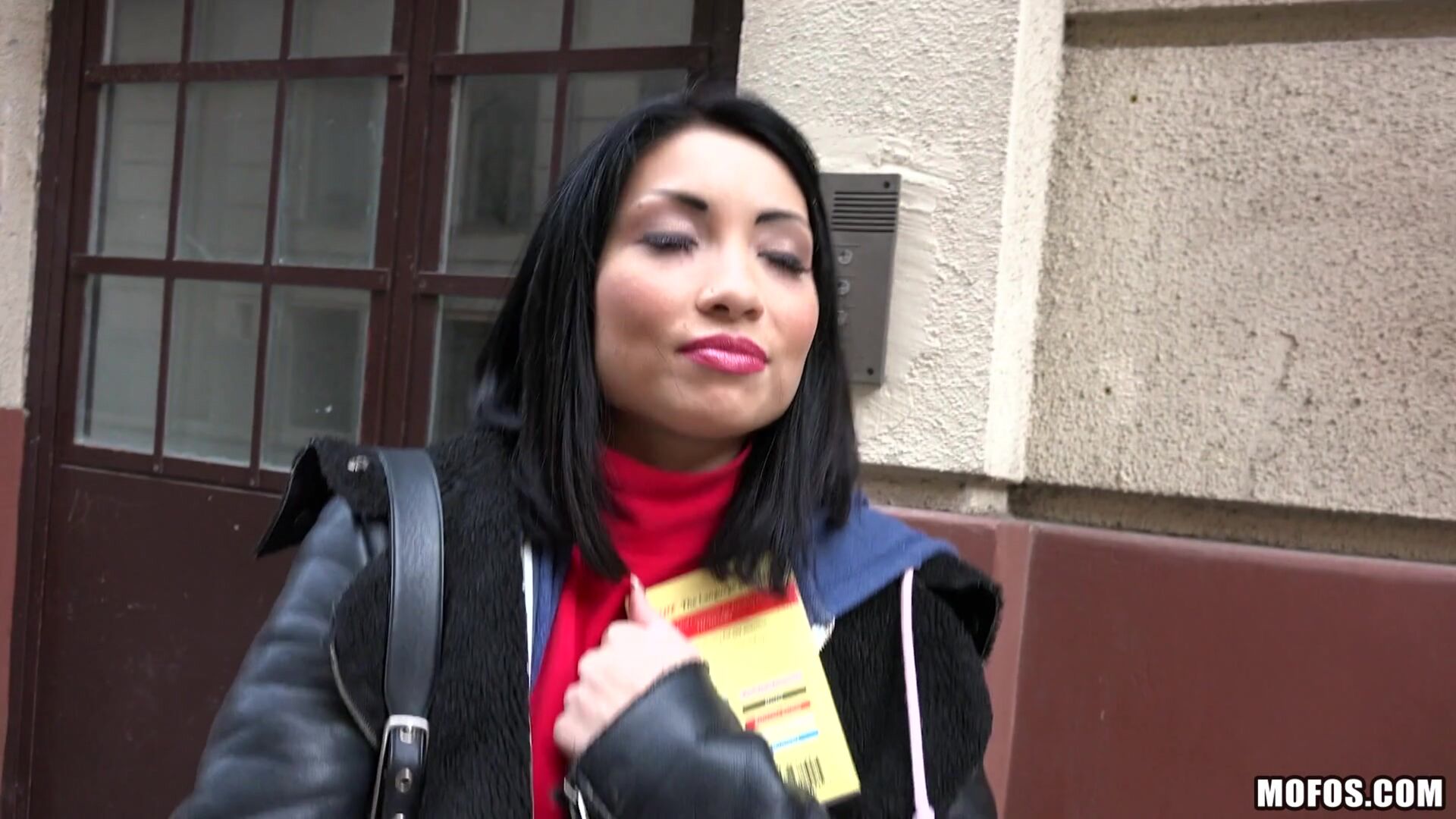 Naughty Tourist Sucks Dick for Cash