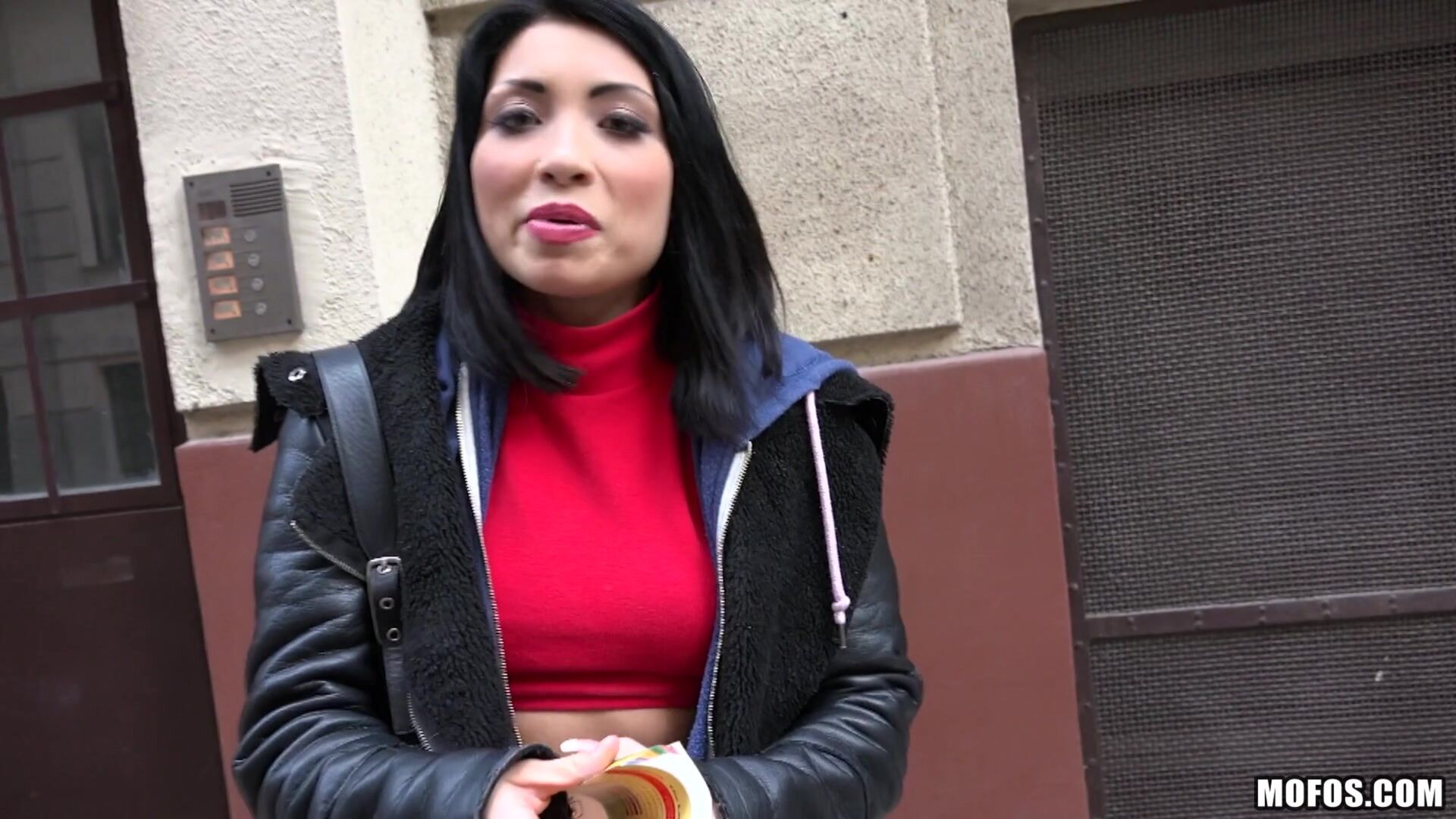 Naughty Tourist Sucks Dick for Cash