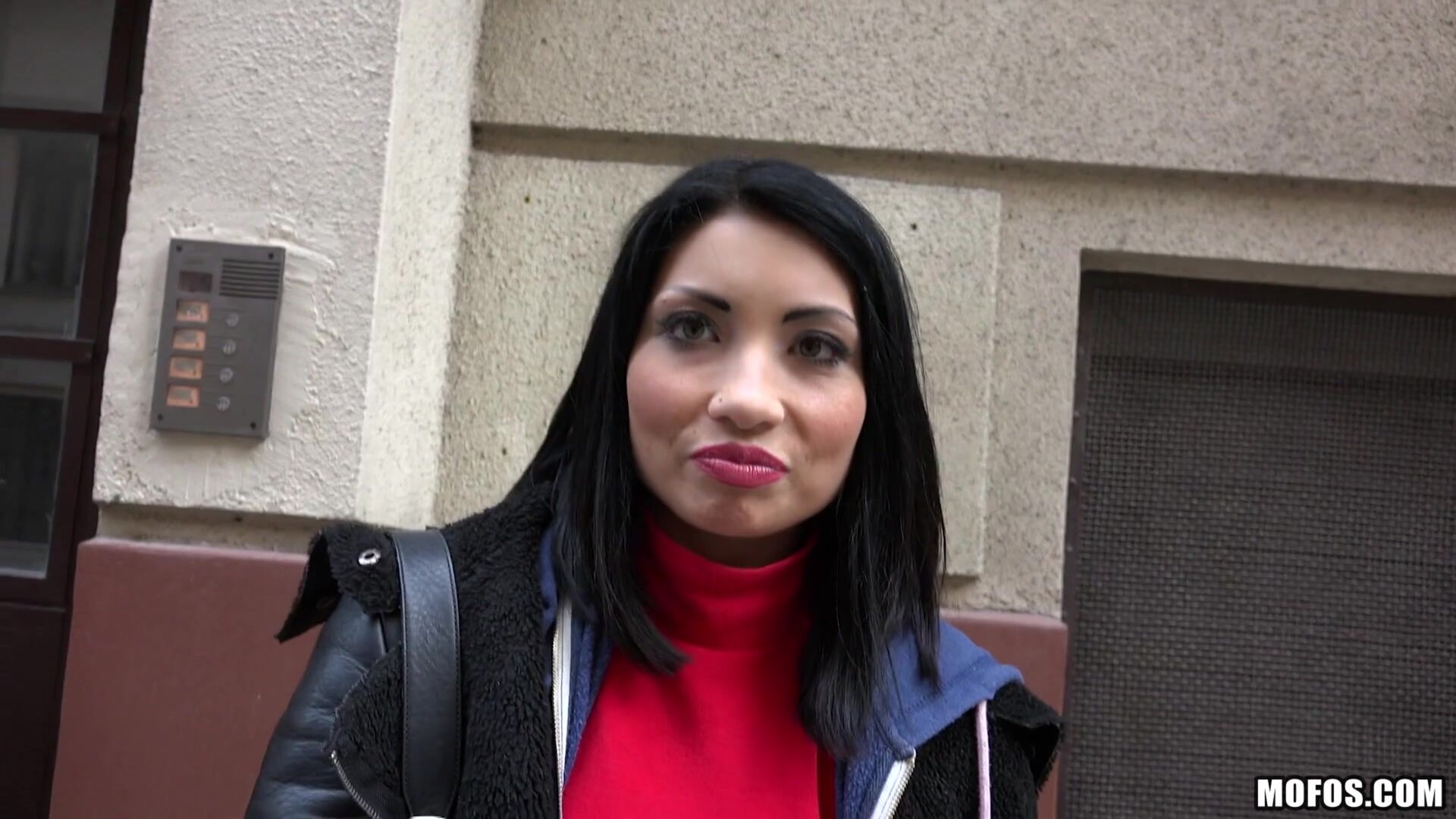 Naughty Tourist Sucks Dick for Cash