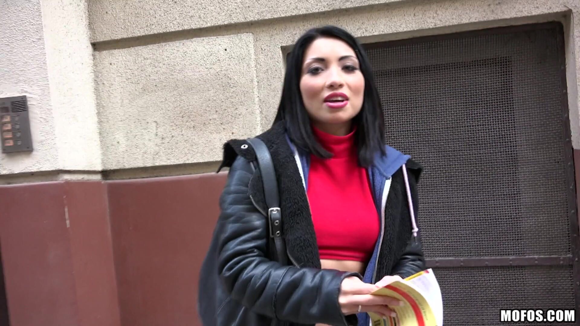 Naughty Tourist Sucks Dick for Cash