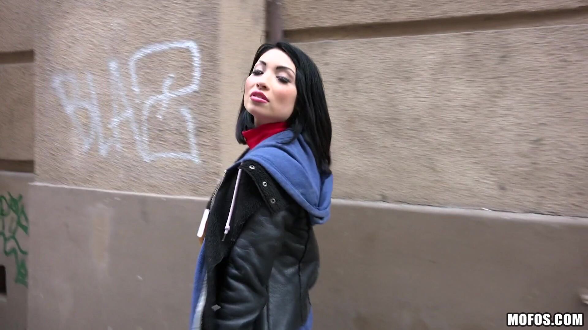 Naughty Tourist Sucks Dick for Cash