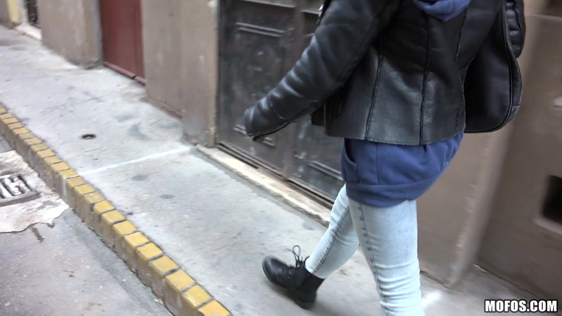 Naughty Tourist Sucks Dick for Cash