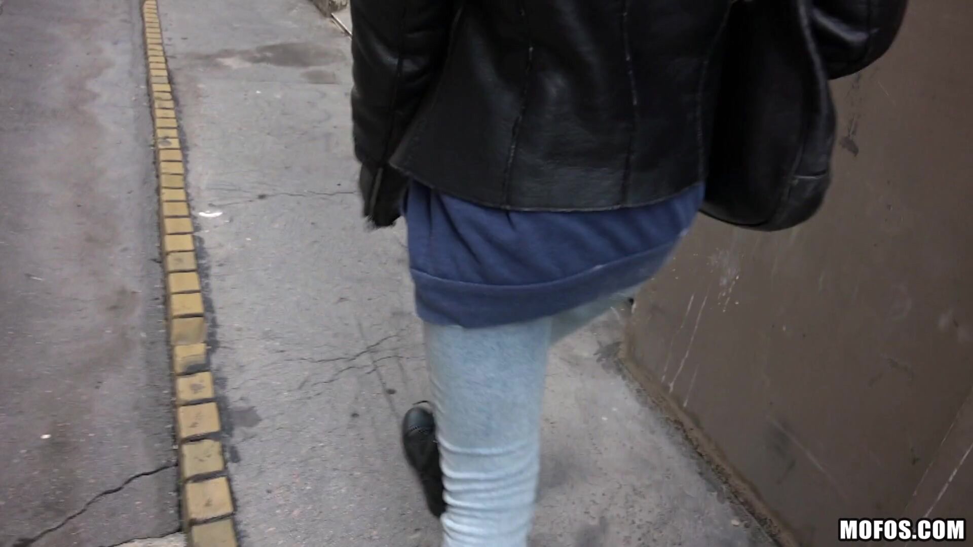 Naughty Tourist Sucks Dick for Cash