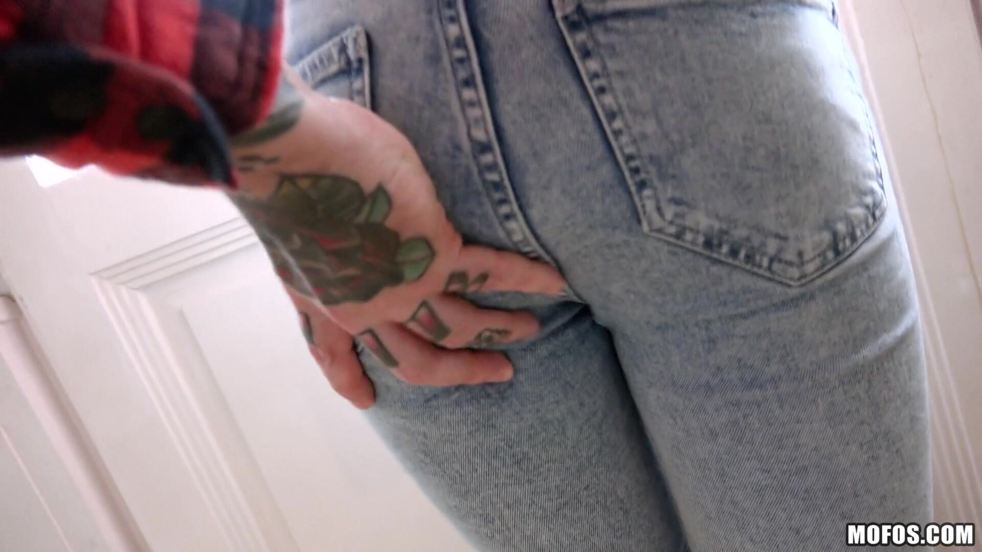 Naughty Tourist Sucks Dick for Cash