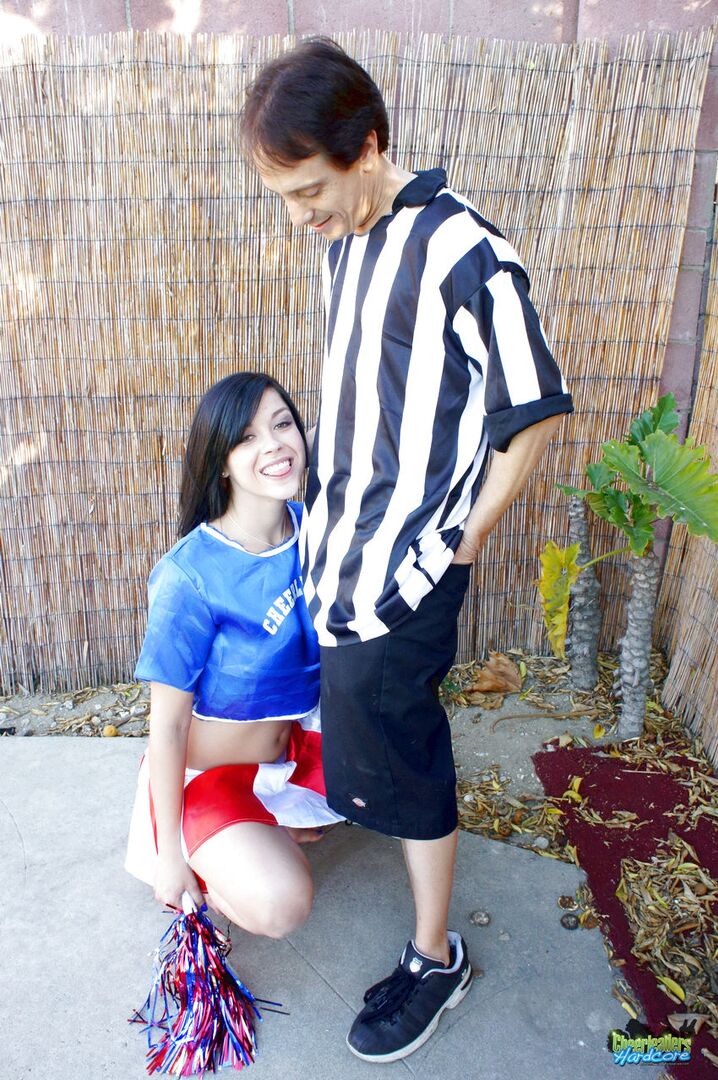 Savannah seduces the referee