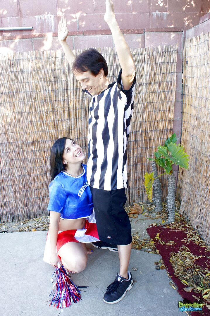 Savannah seduces the referee