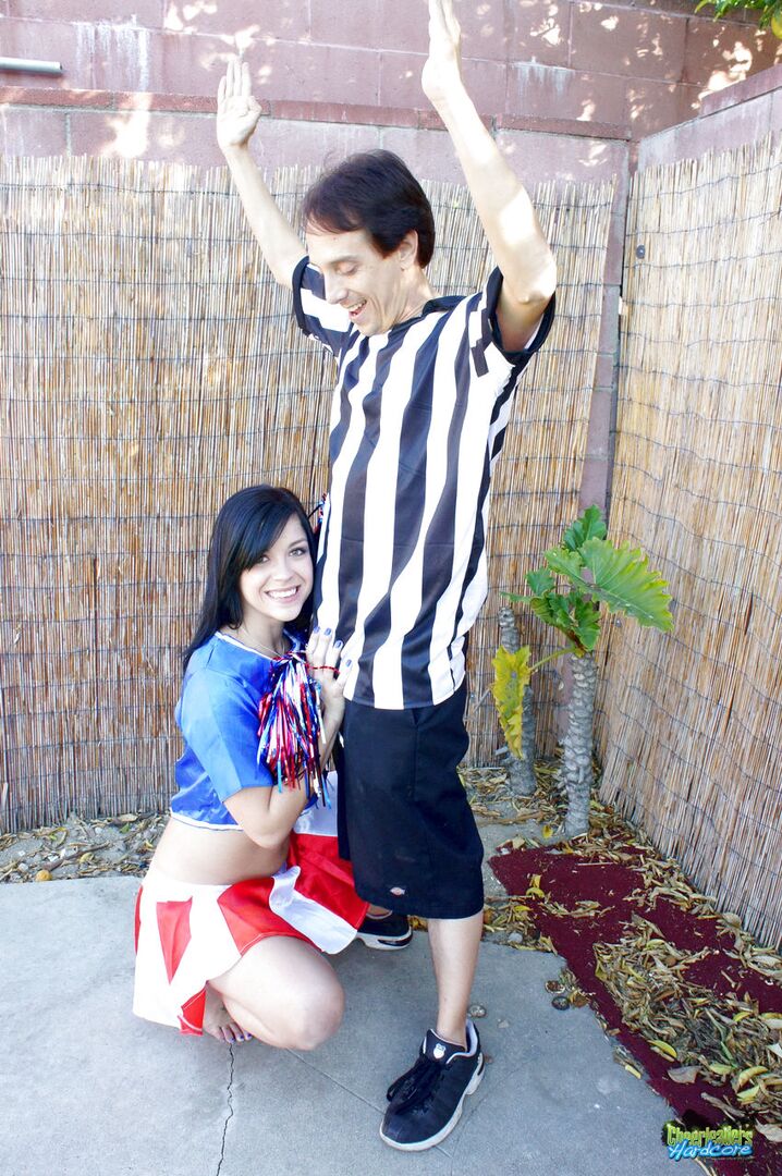 Savannah seduces the referee