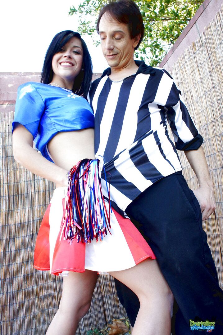 Savannah seduces the referee