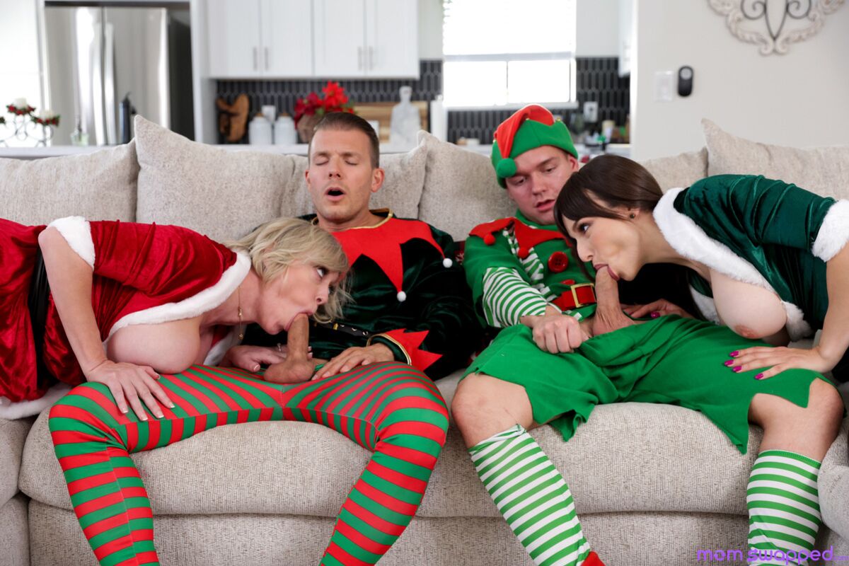 Swapping Moms For Christmas - S1:E8